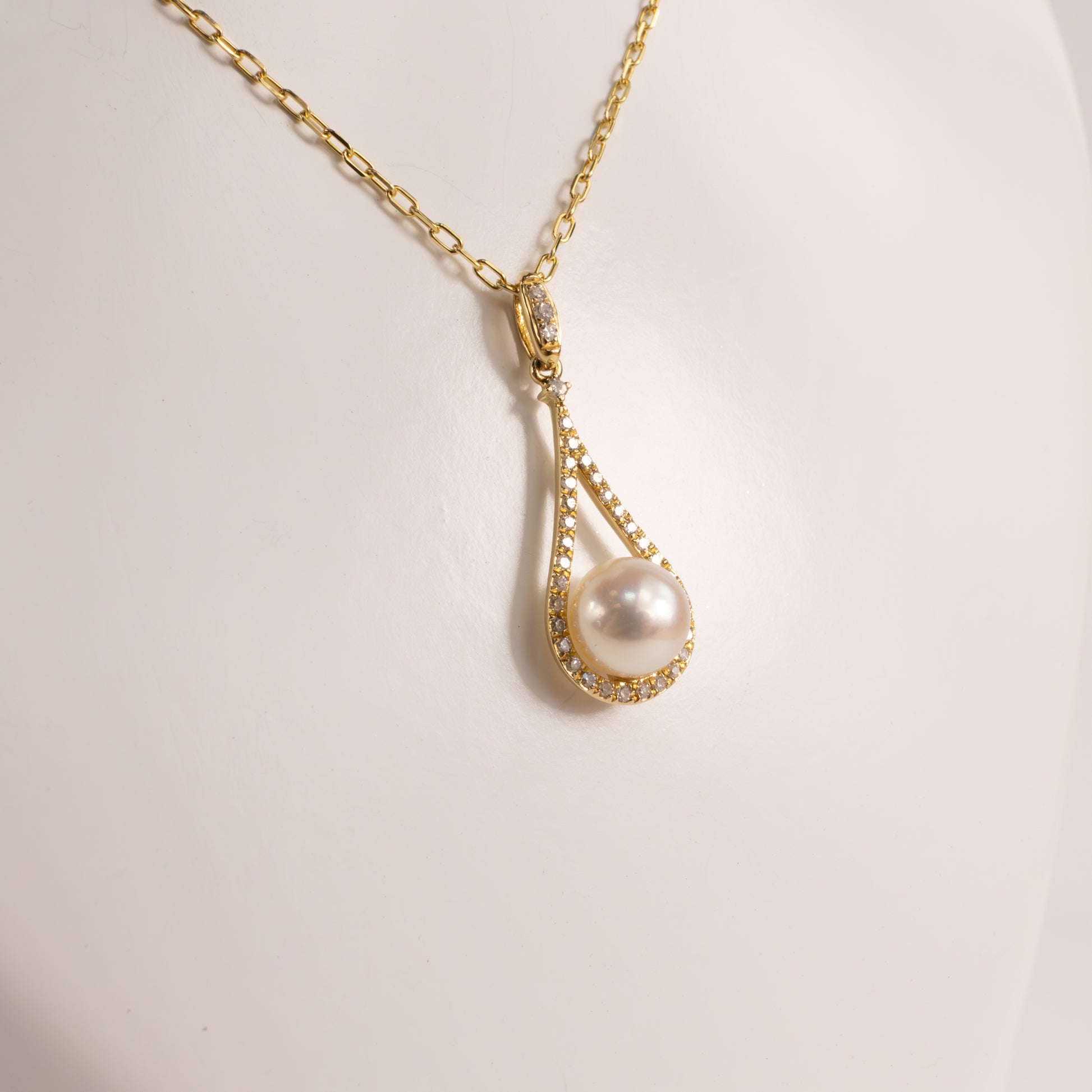 14KYG Pearl and Diamond Raindrop Frame Necklace