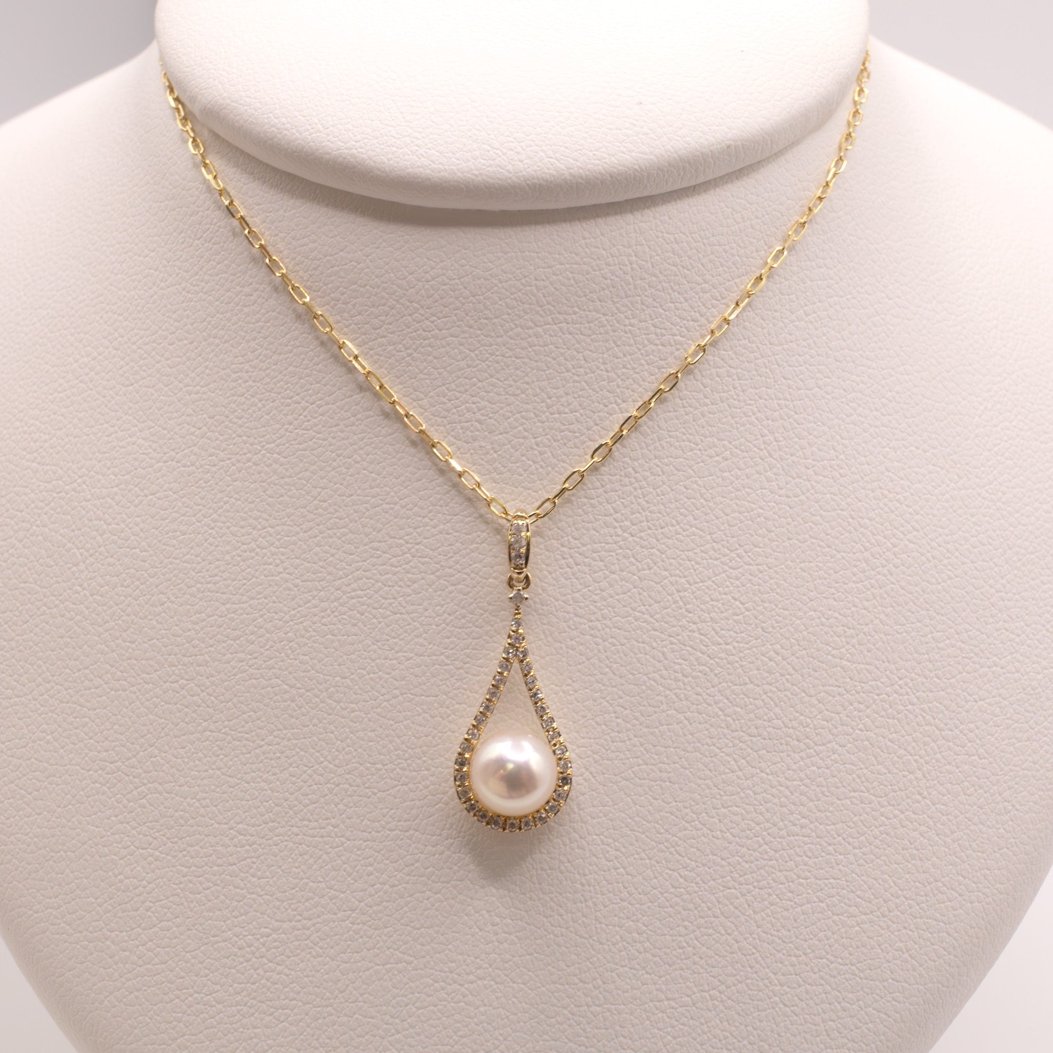 14KYG Pearl and Diamond Raindrop Frame Necklace