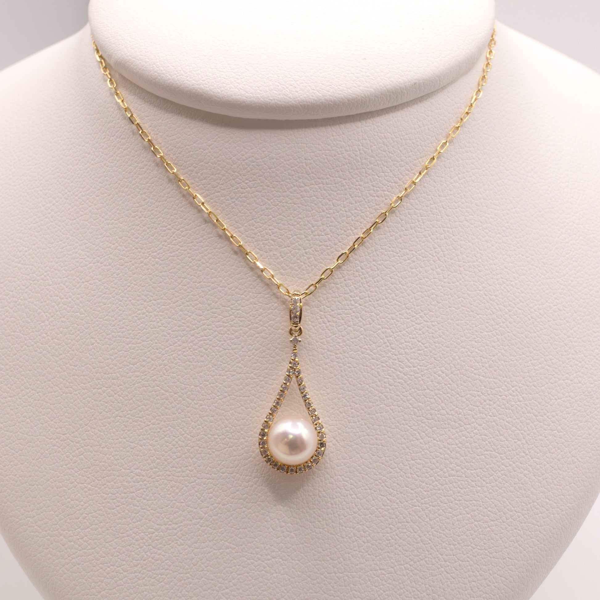 14KYG Pearl and Diamond Raindrop Frame Necklace