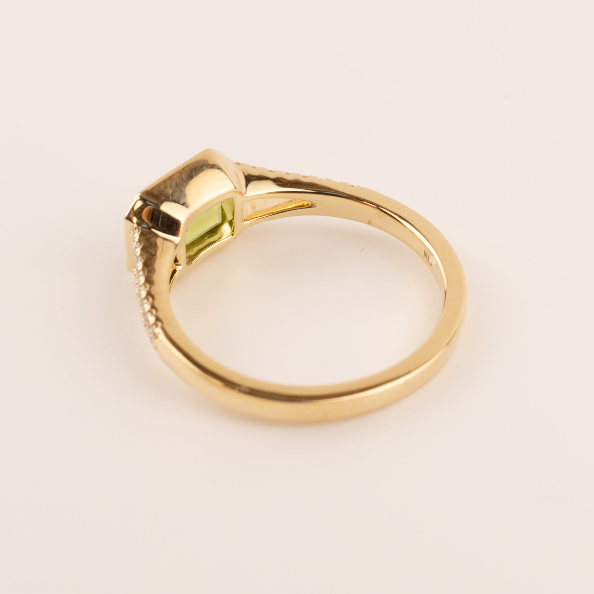 14KYG Peridot and Diamond Split Shank Ring