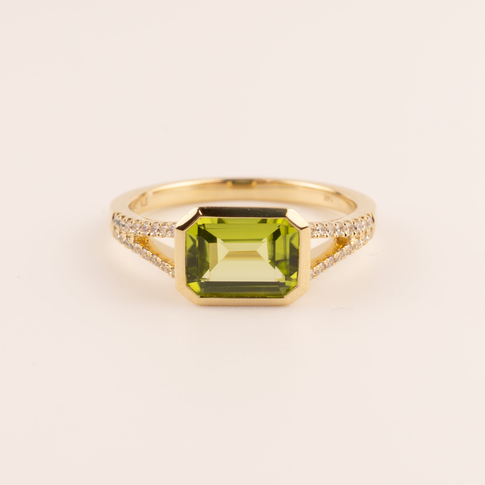 14KYG Peridot and Diamond Split Shank Ring