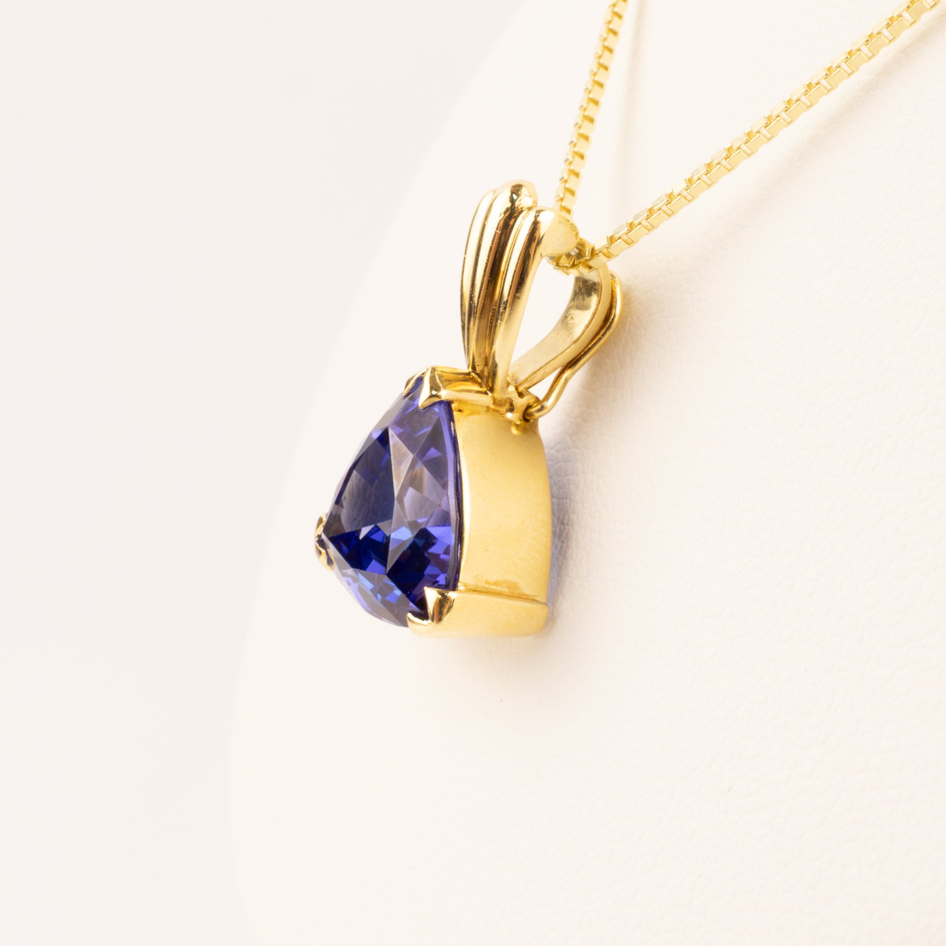 14KYG Tanzanite Trillion Pendant