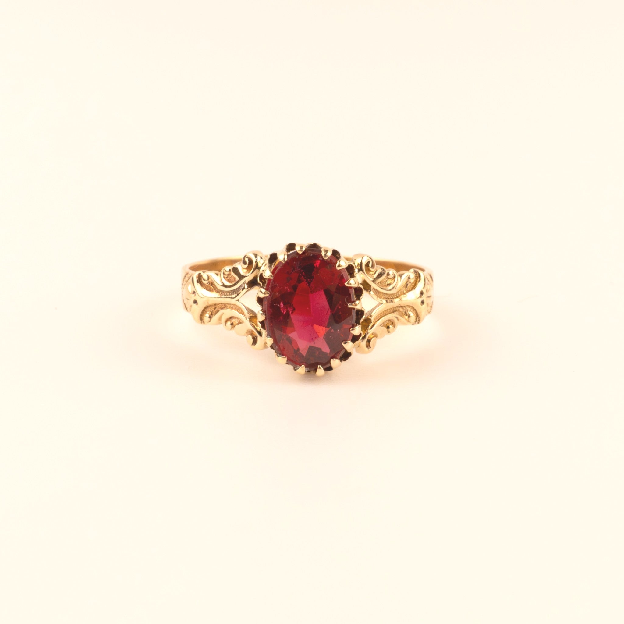 10KYG Garnet Glass Doublet Antique Ring