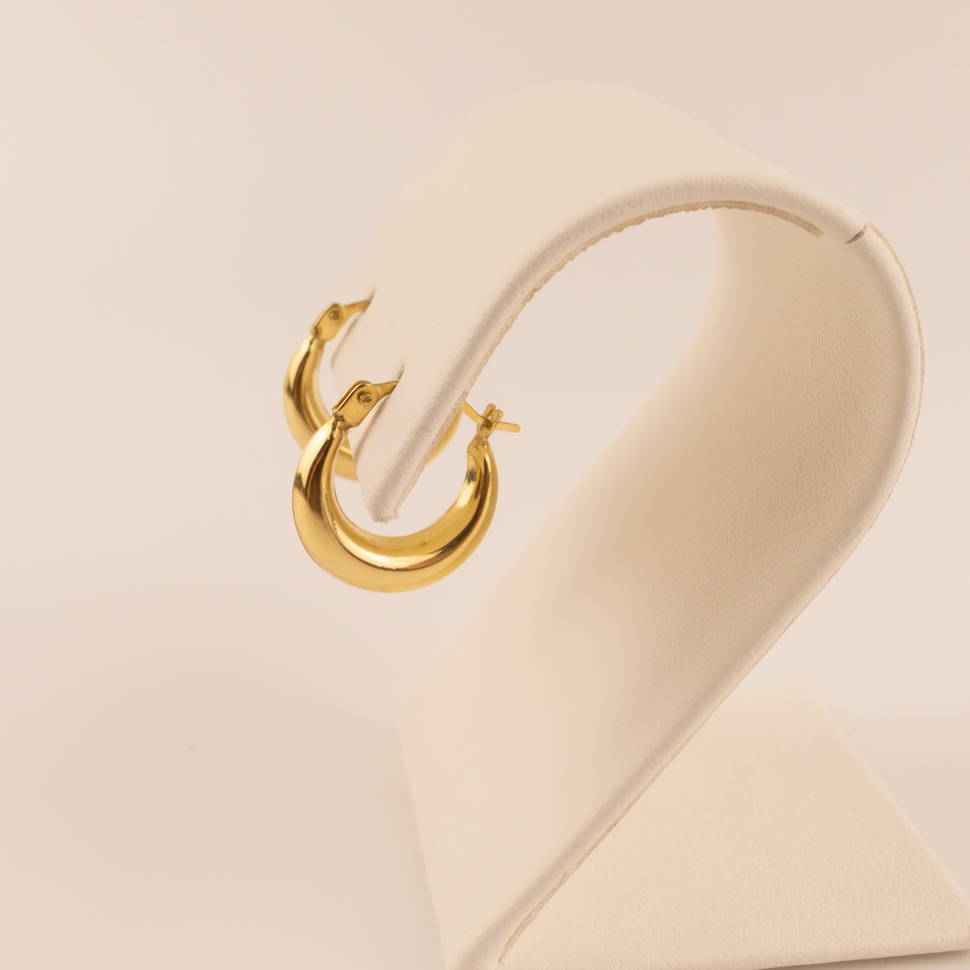 14KYG Tube Huggie Hoop Earrings