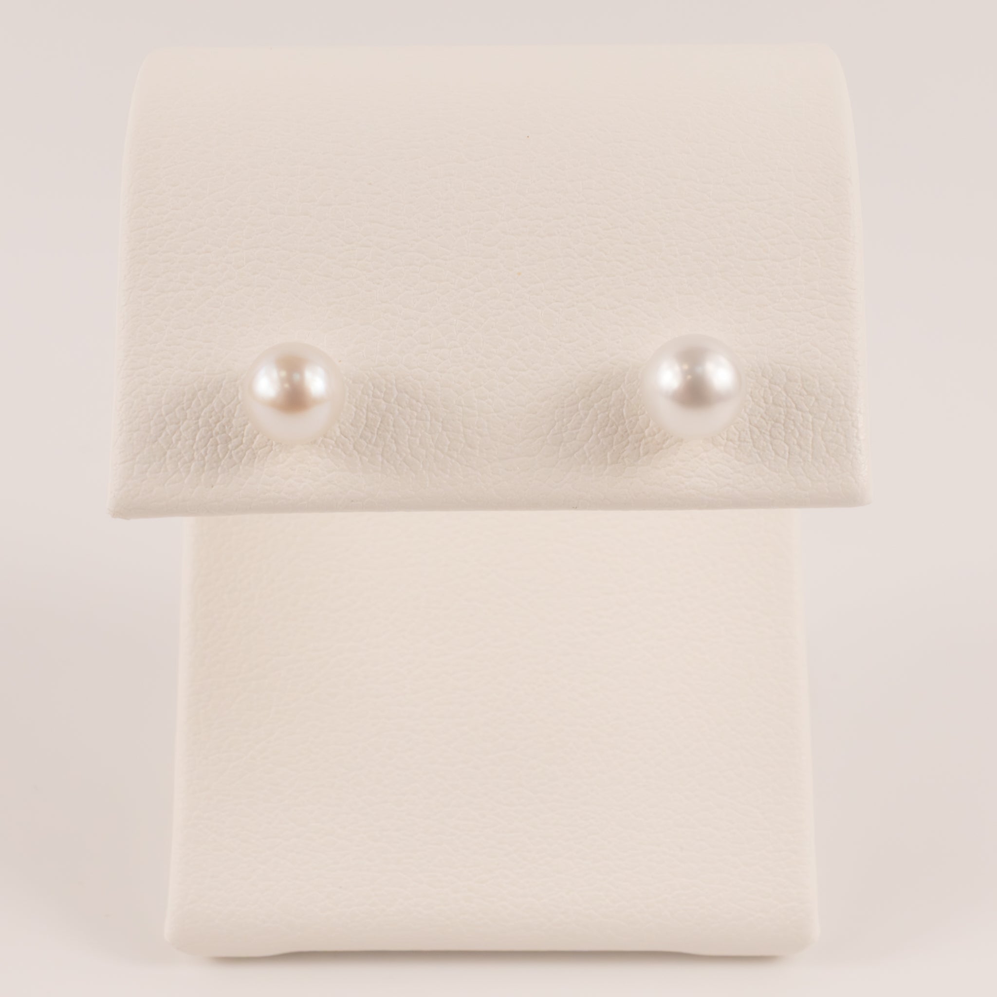 14KWG Pearl 5.5mm Stud Earrings