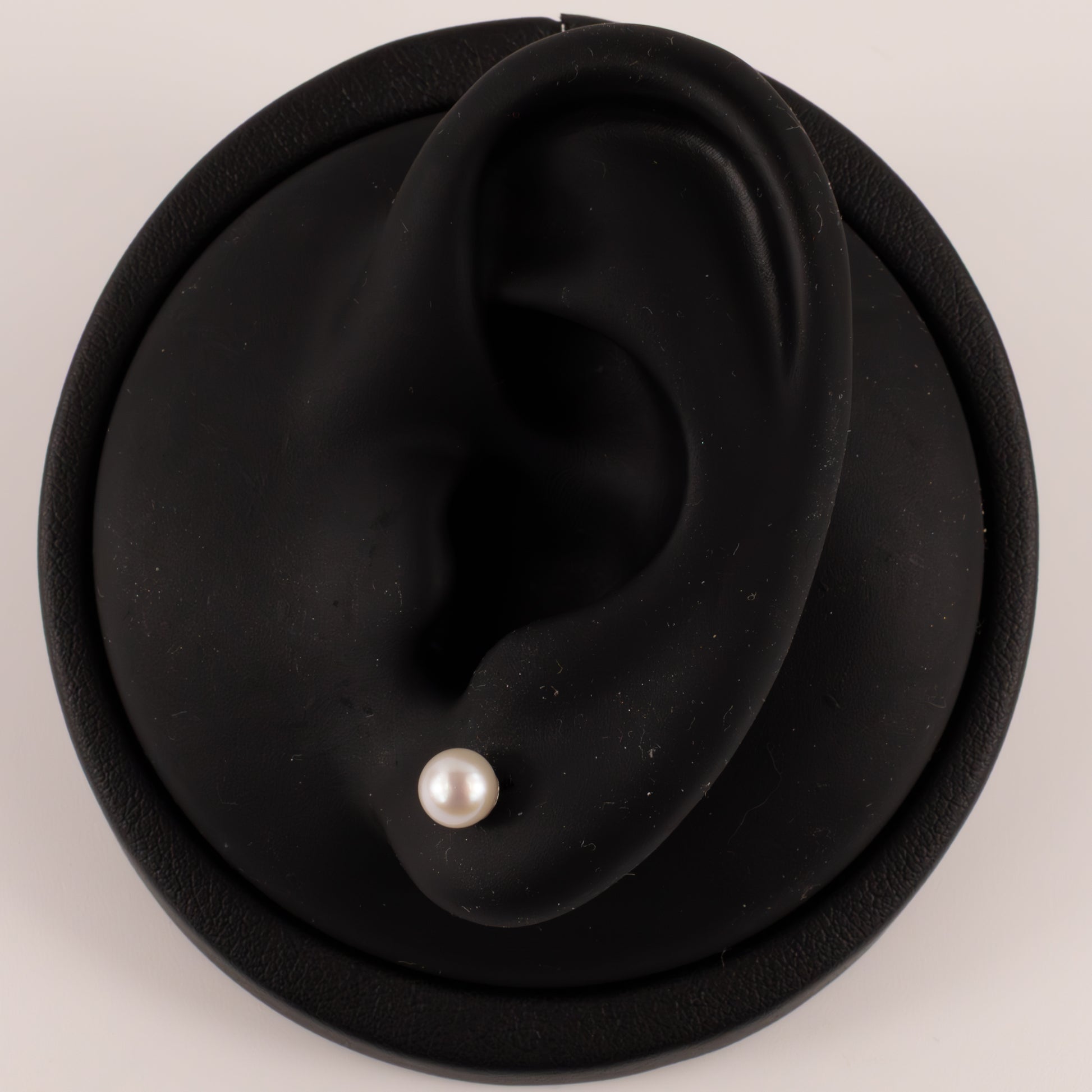 14KWG Pearl 5.5mm Stud Earrings