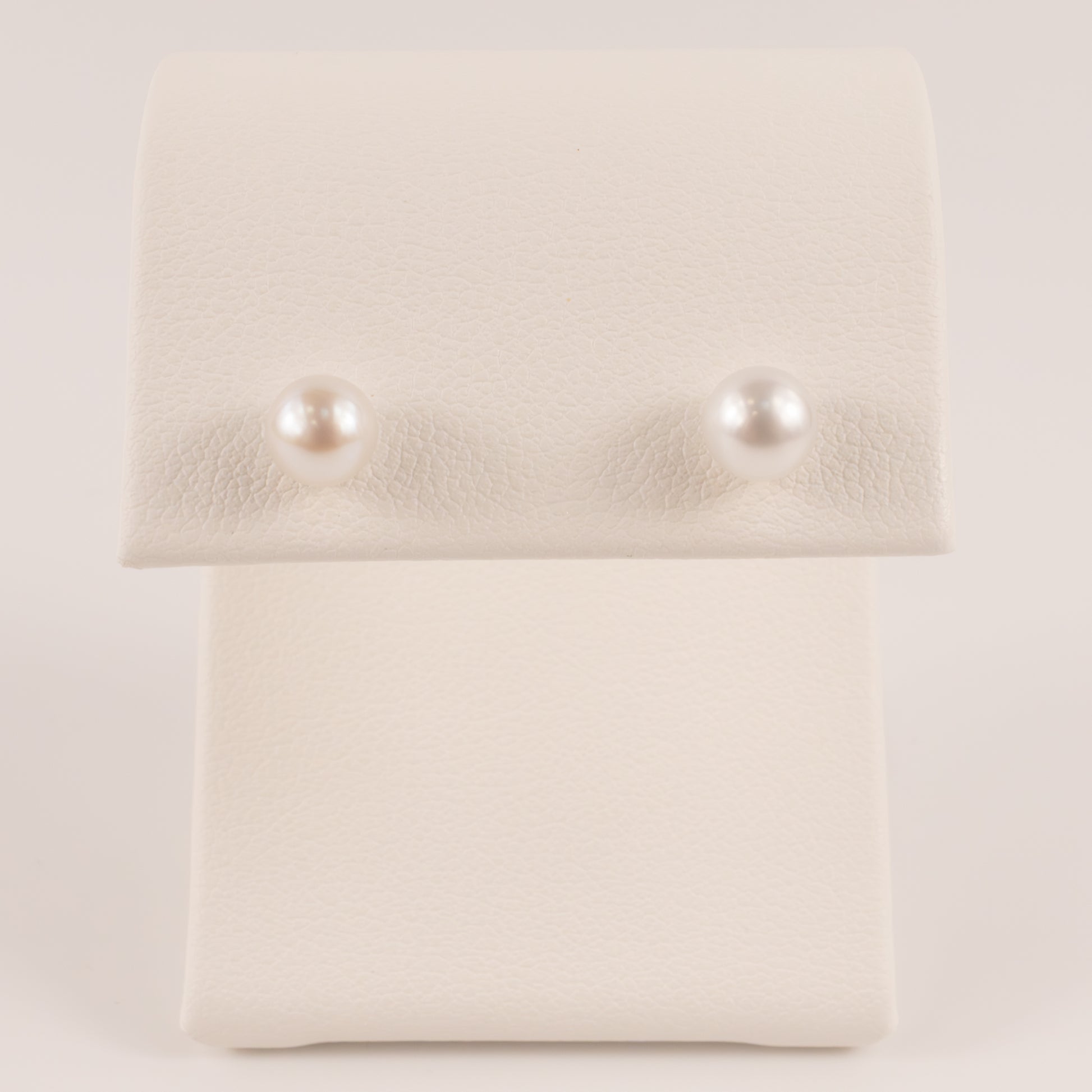 14KWG Pearl 5.5mm Stud Earrings