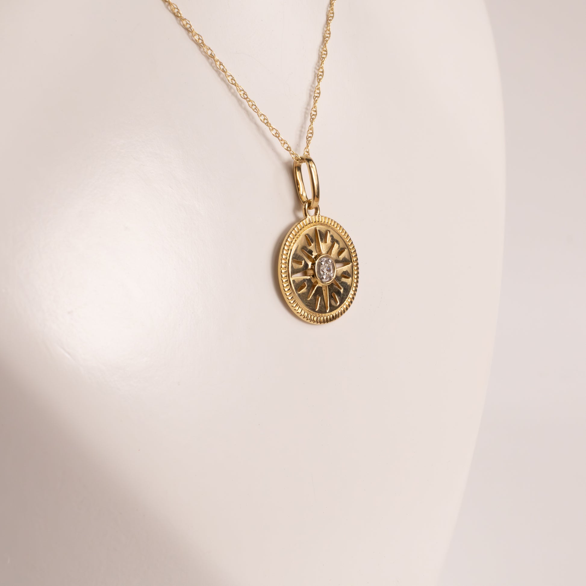 14KYG Diamond Star Disc Necklace
