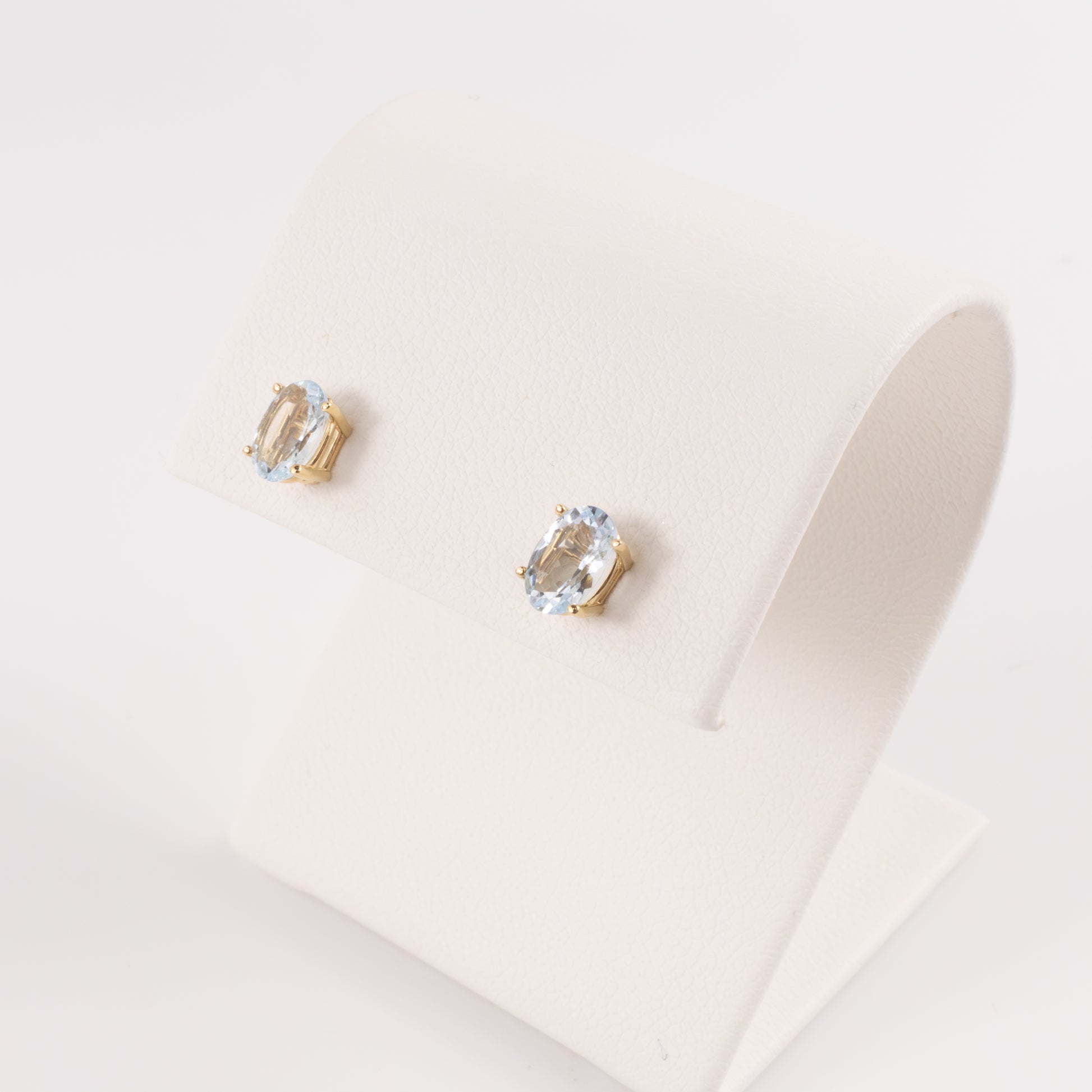 14KYG Oval Aquamarine Stud Earrings