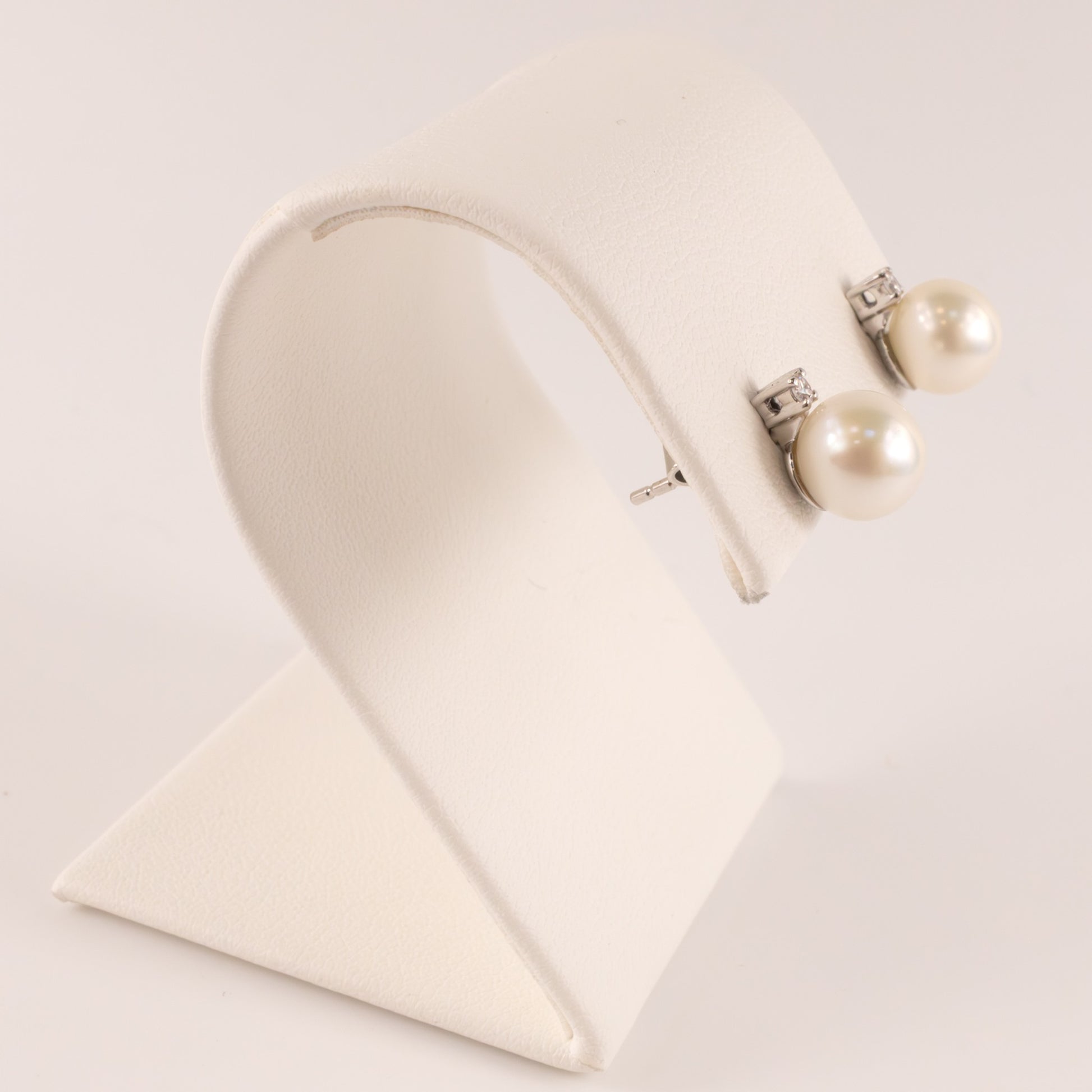 14KWG Pearl and Diamond Stud Earrings