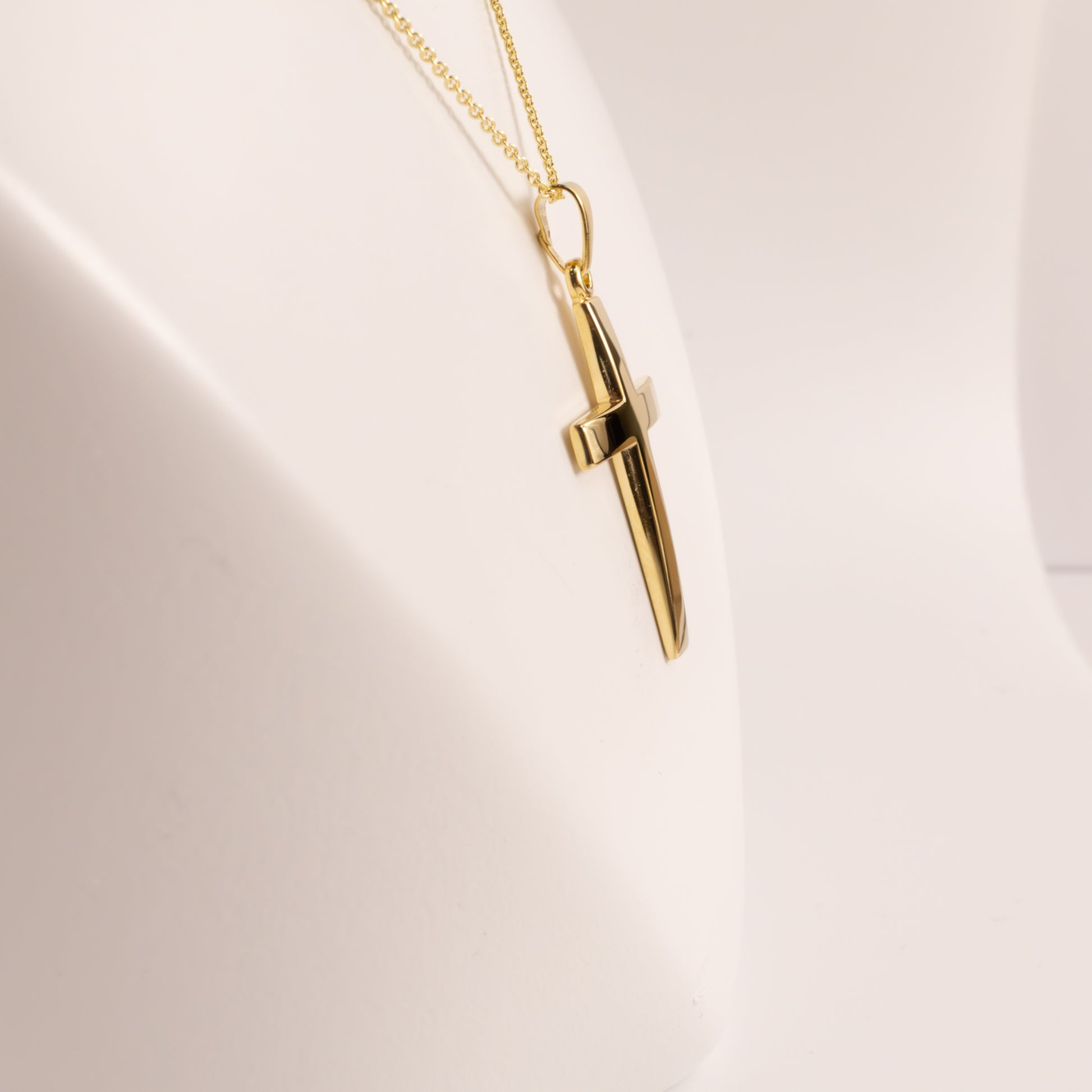 14KYG Contoured Cross Necklace
