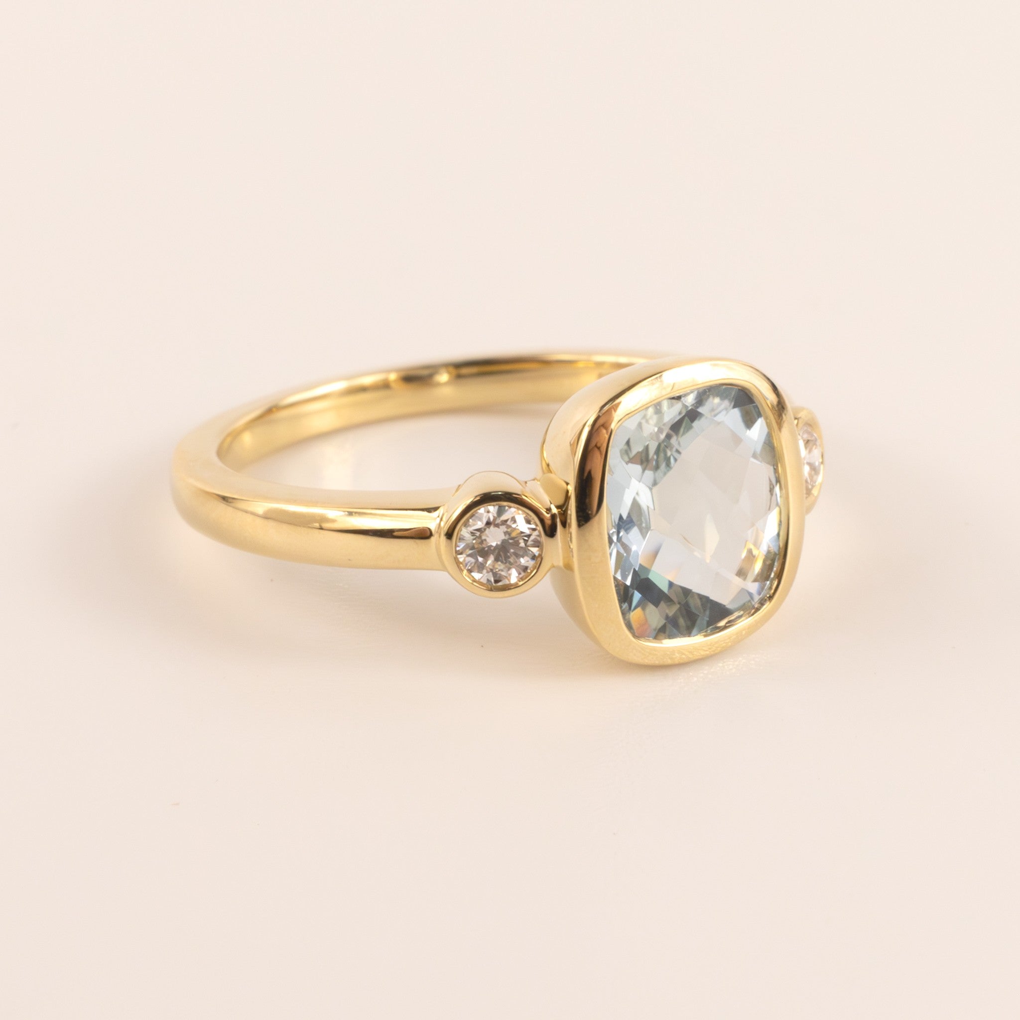 14KYG Aquamarine and Diamond Bezel Set Ring