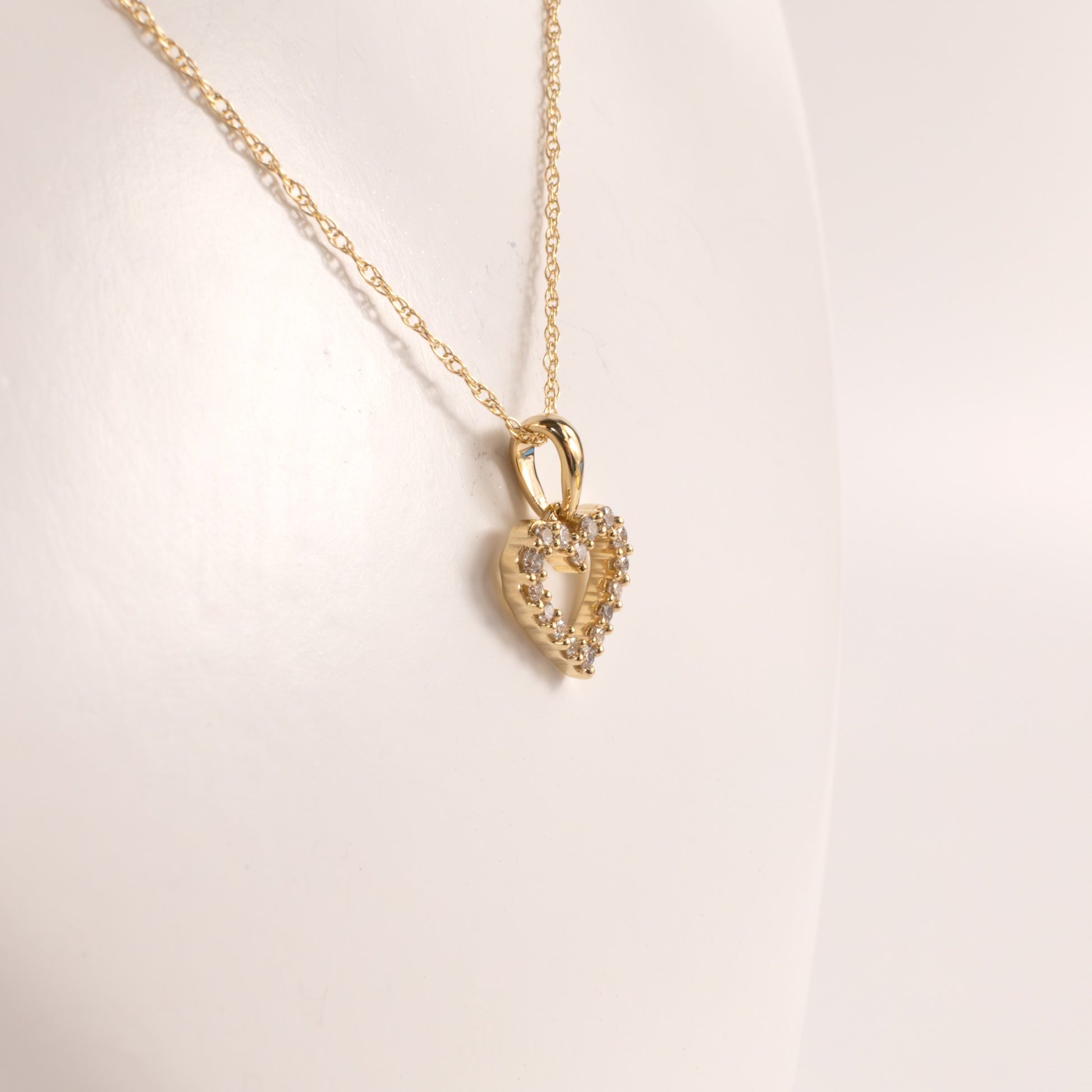 14KYG Diamond 0.10cttw Heart Necklace