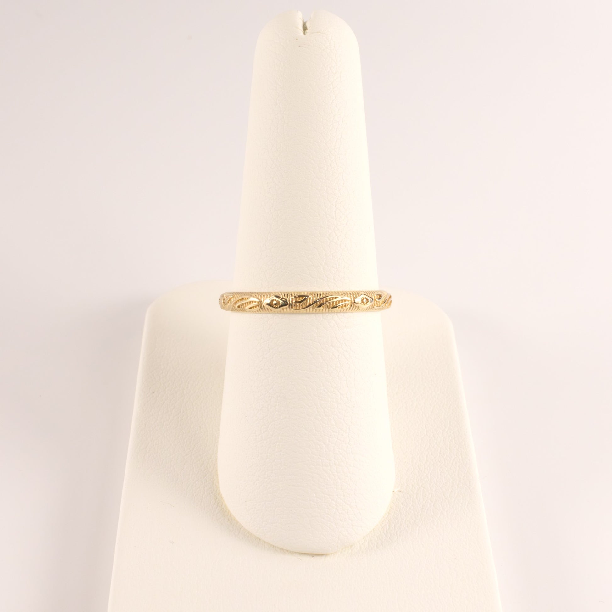 14KYG Floral Filigree Ribbed Ring