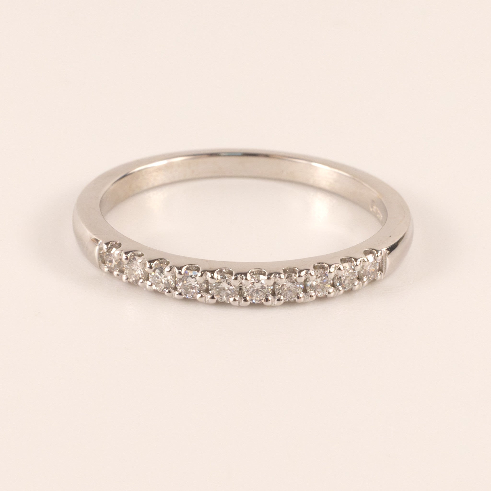 14KWG 10-Stone 0.20cttw Diamond Band