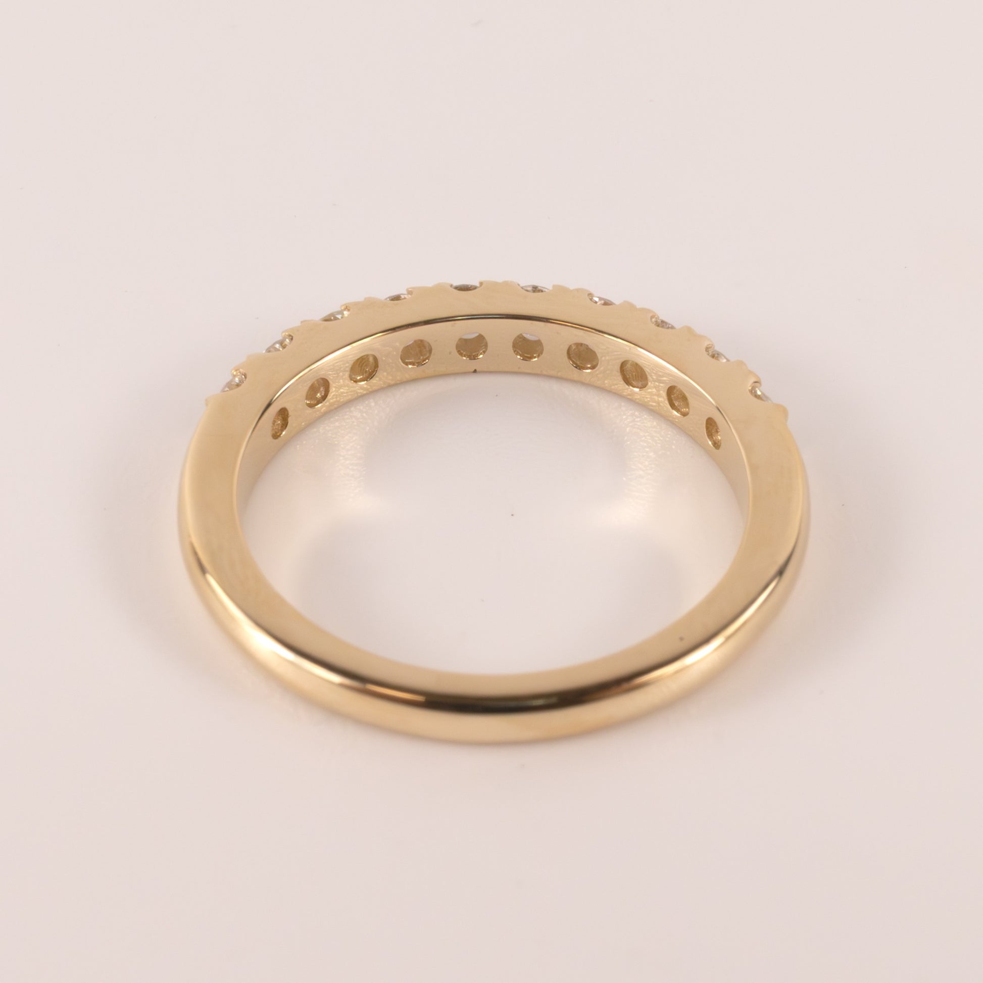 14KYG 10-Stone 0.50cttw Diamond Band
