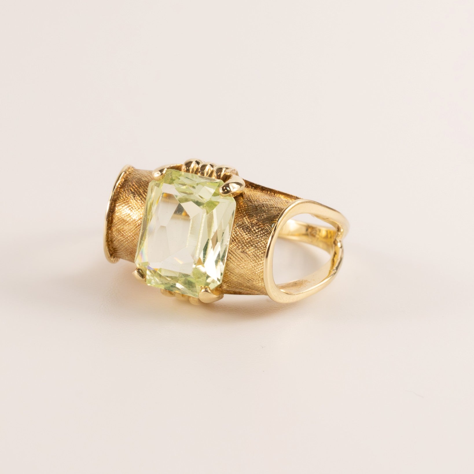 14KYG Vintage Synthetic Spinel Florentine Folded Ring