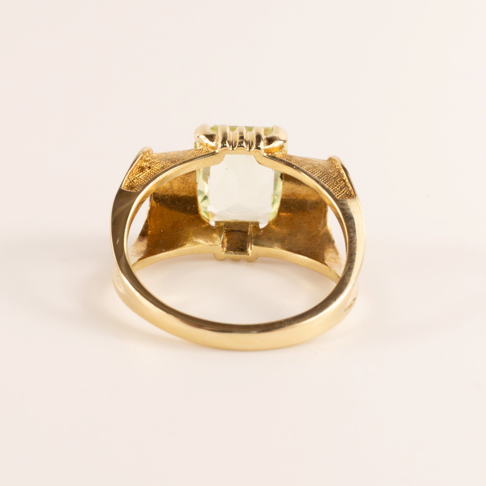 14KYG Vintage Synthetic Spinel Florentine Folded Ring