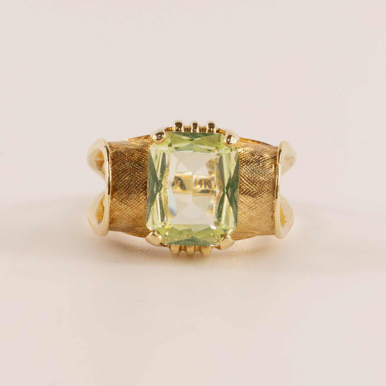 14KYG Vintage Synthetic Spinel Florentine Folded Ring