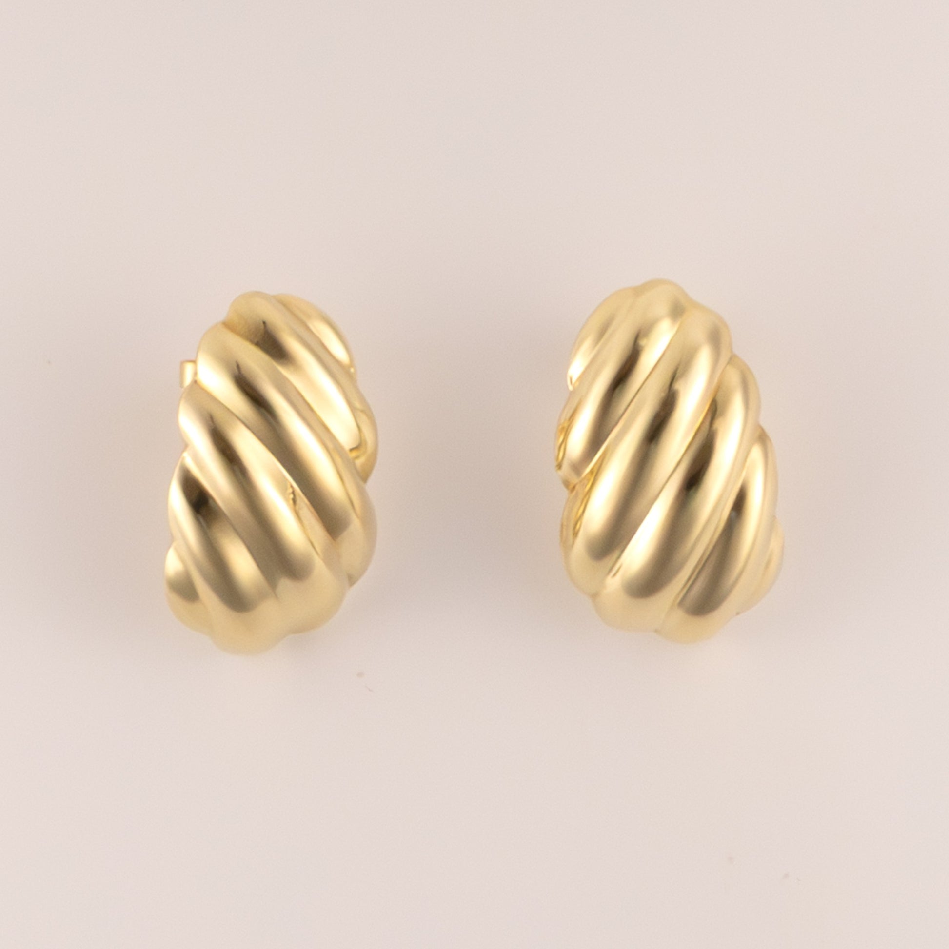 14KYG Vintage Curved Ribbed Stud Earrings