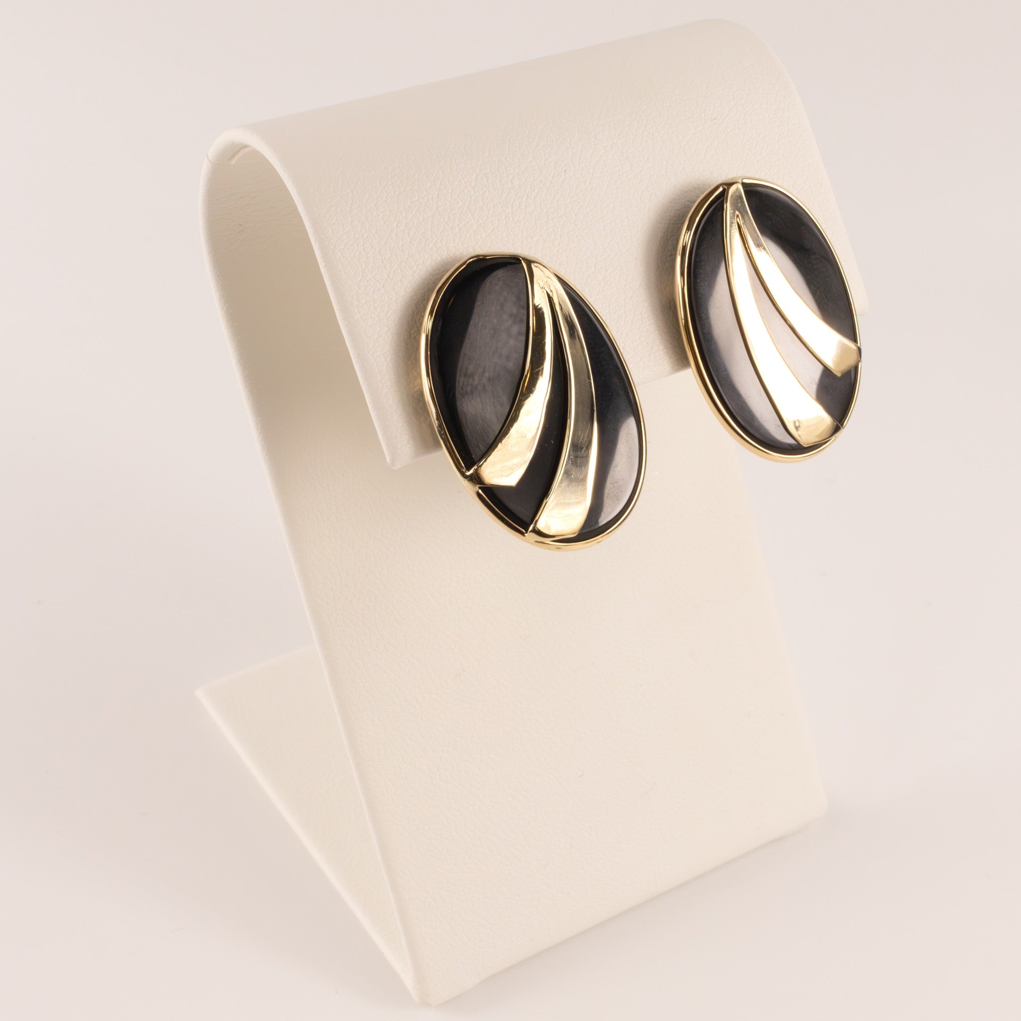 14KYG Vintage Onyx Ribbon Accented Stud Earrings