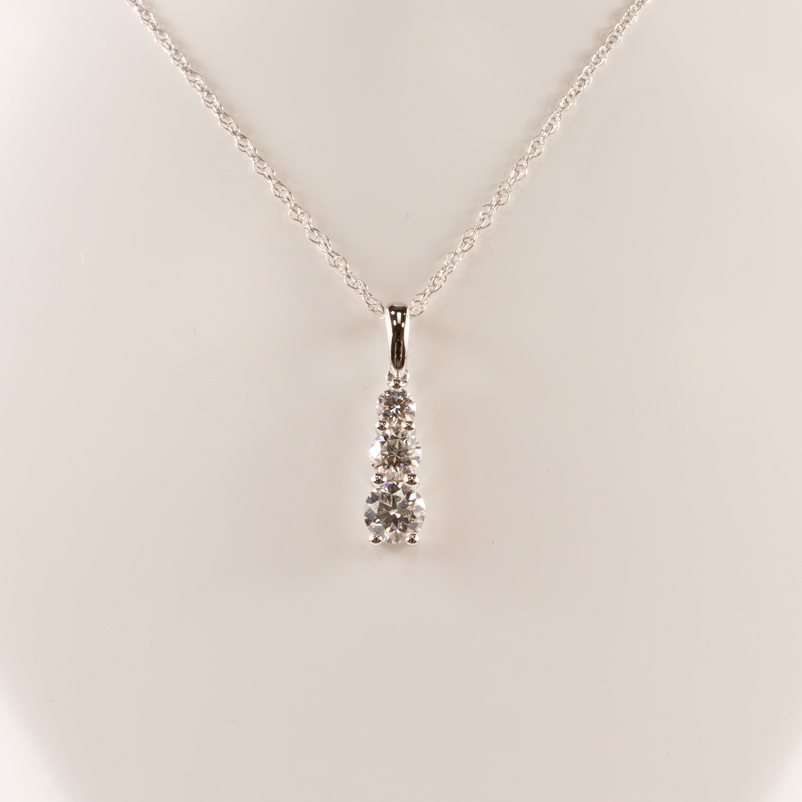 14KWG Lab Grown Diamond 0.75cttw Graduated 3-Stone Necklace