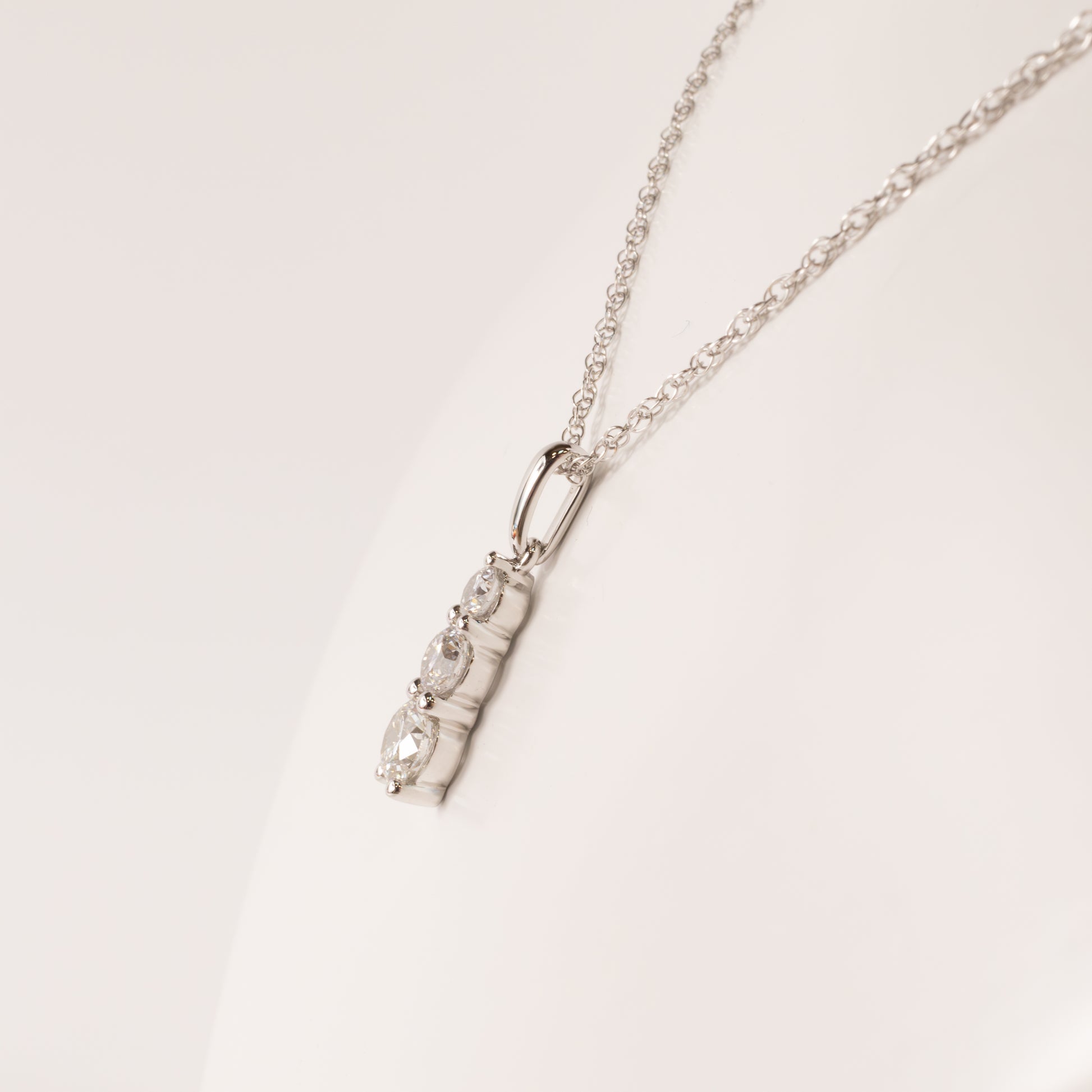 14KWG Lab Grown Diamond 0.75cttw Graduated 3-Stone Necklace