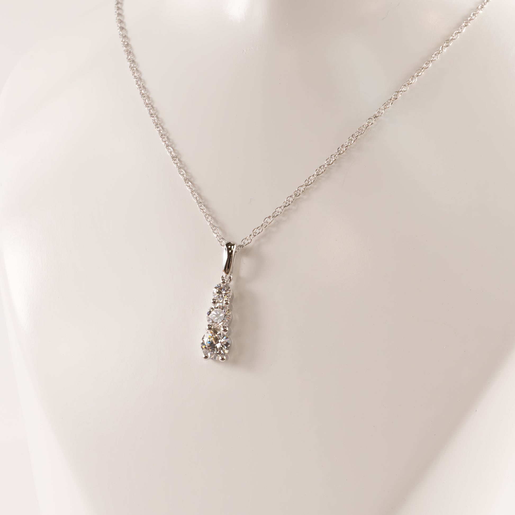 14KWG Lab Grown Diamond 0.75cttw Graduated 3-Stone Necklace