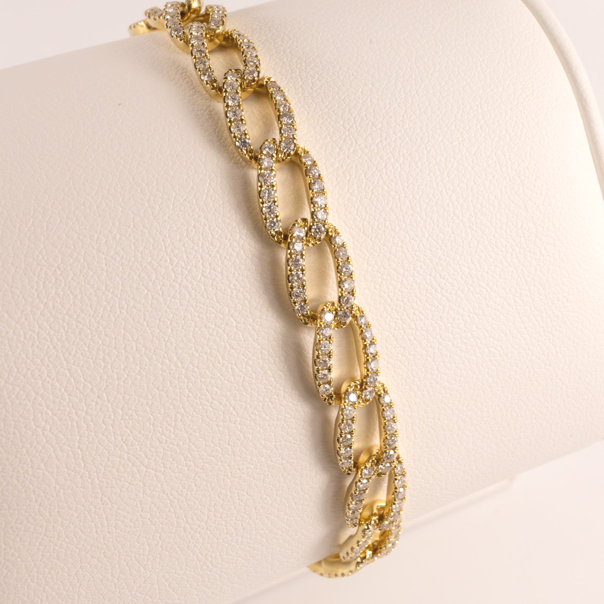 18KYG Diamond 2.55cttw Curb Chain Bracelet