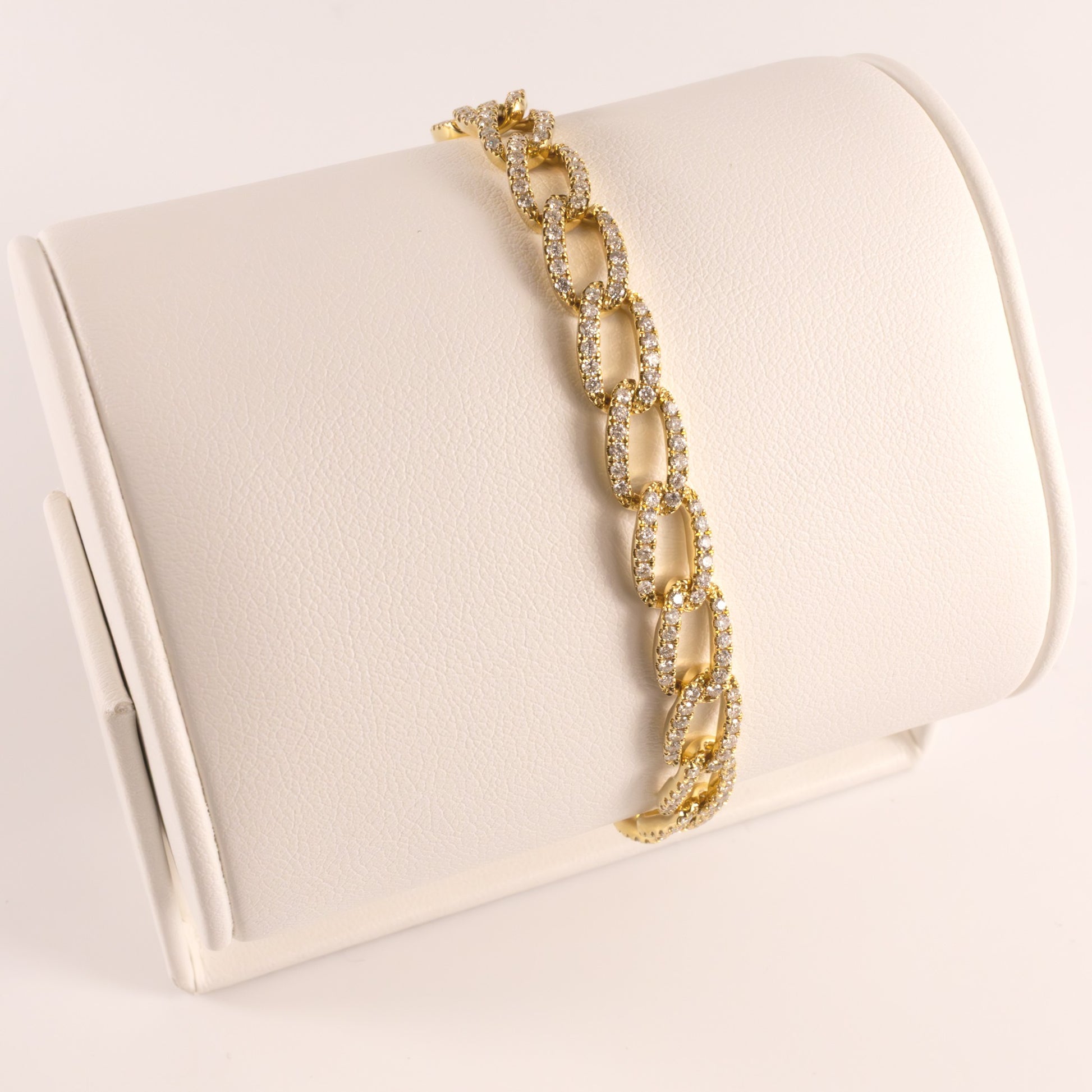 18KYG Diamond 2.55cttw Curb Chain Bracelet