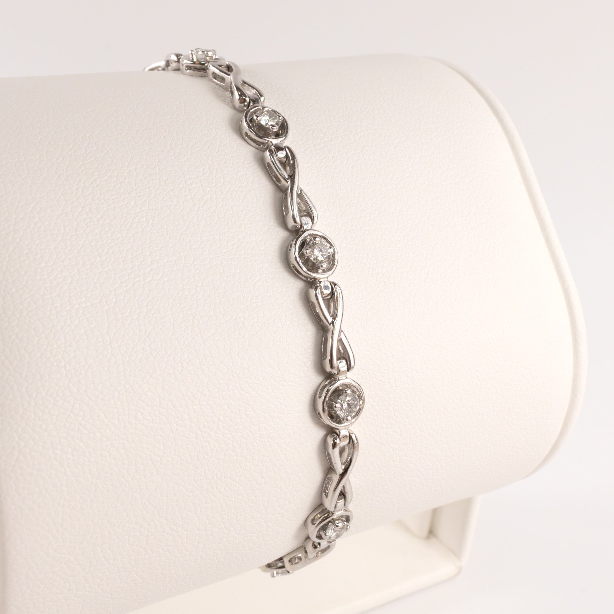 14KWG Diamond 1.00cttw Infinity Link Bracelet