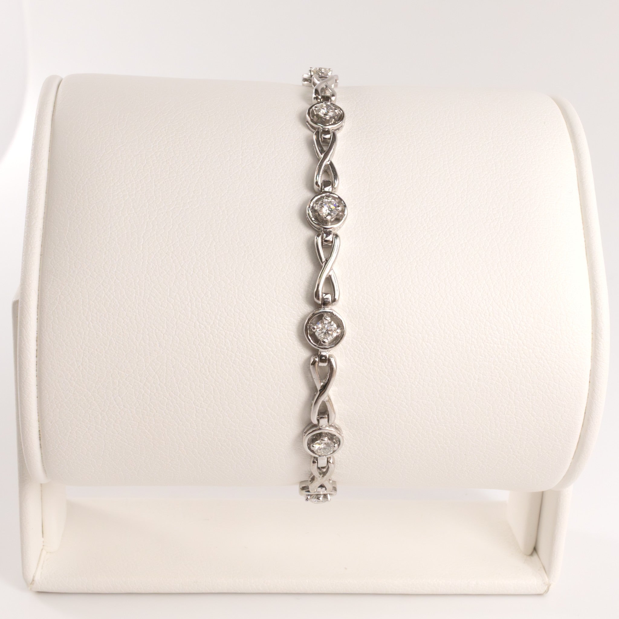 14KWG Diamond 1.00cttw Infinity Link Bracelet