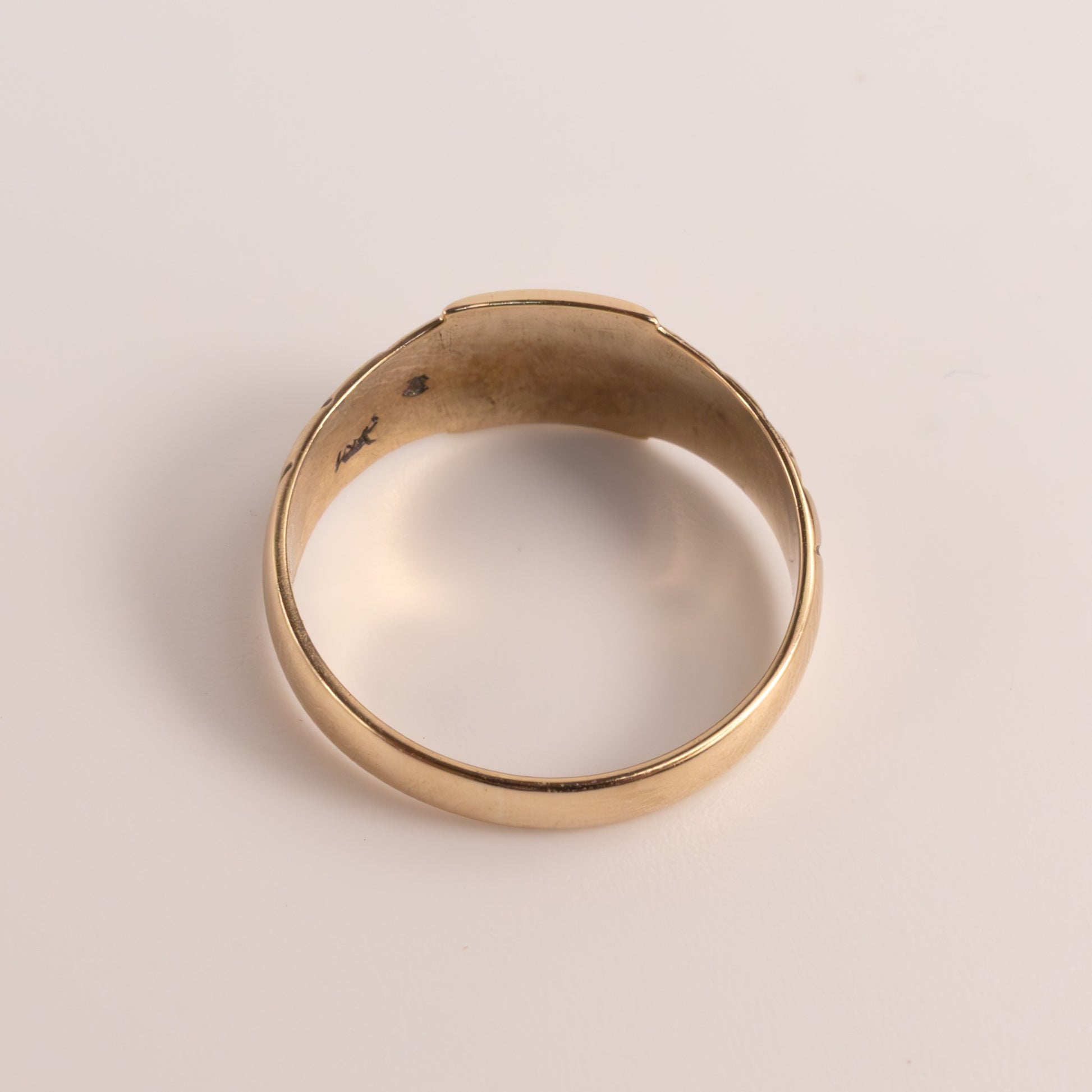 10KYG Antique Diamond Starburst Engraved RIng