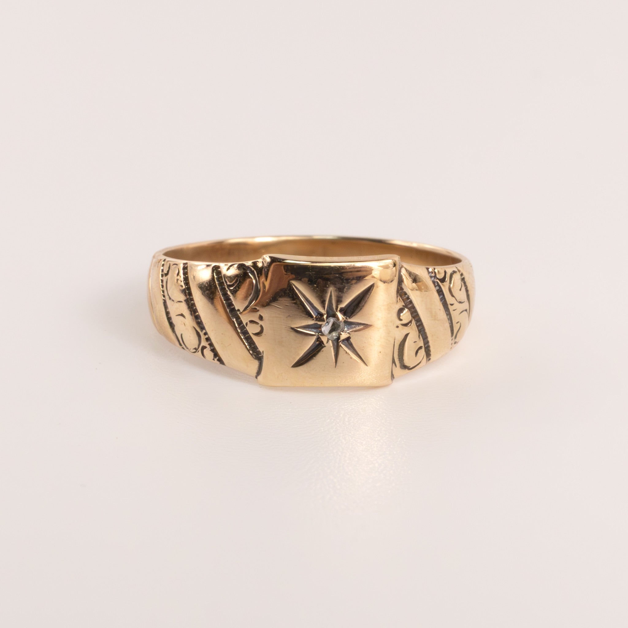 10KYG Antique Diamond Starburst Engraved RIng