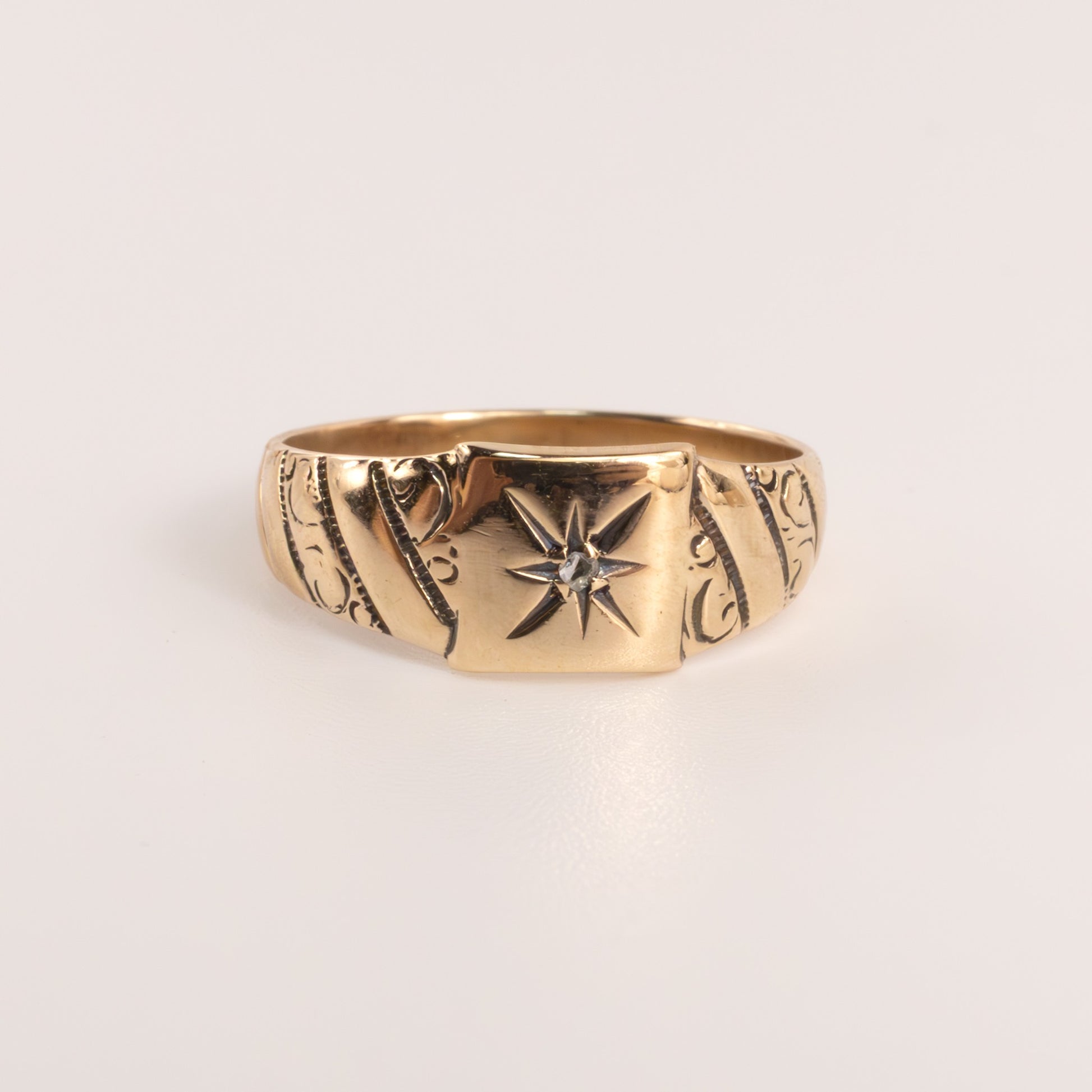 10KYG Antique Diamond Starburst Engraved RIng