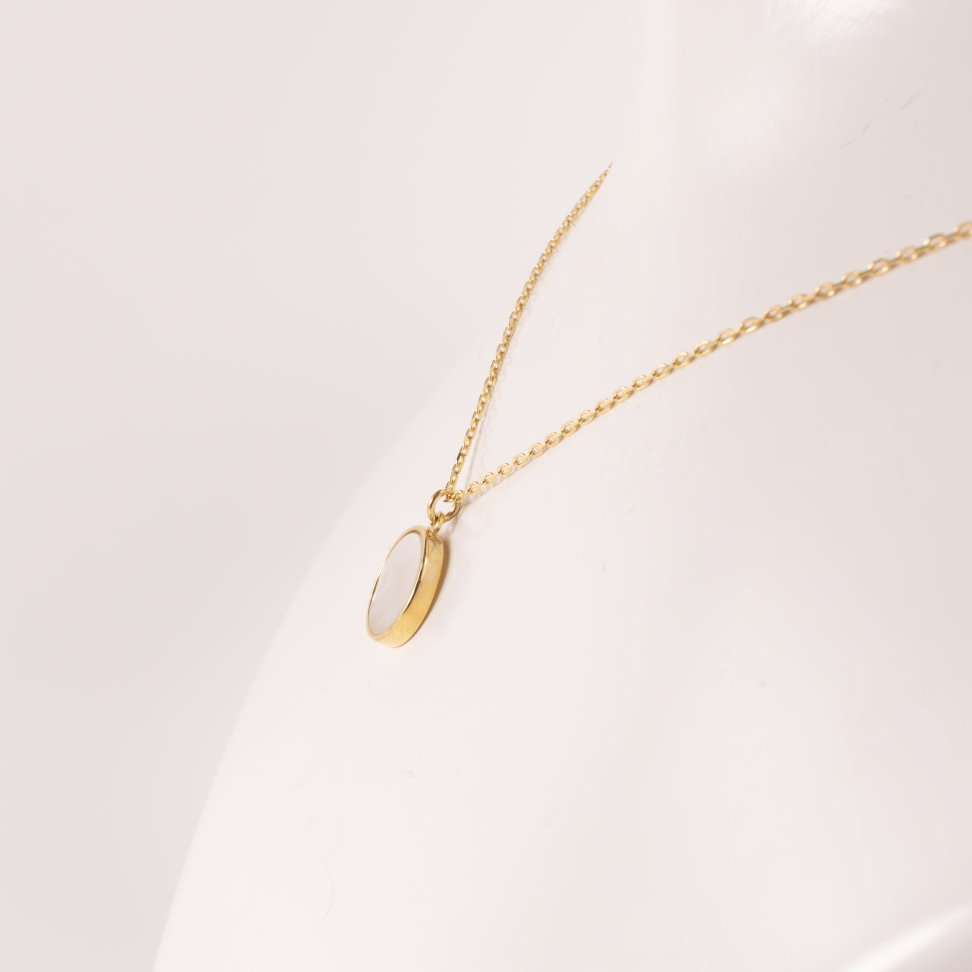 14KYG Mother of Pearl Disc Necklace