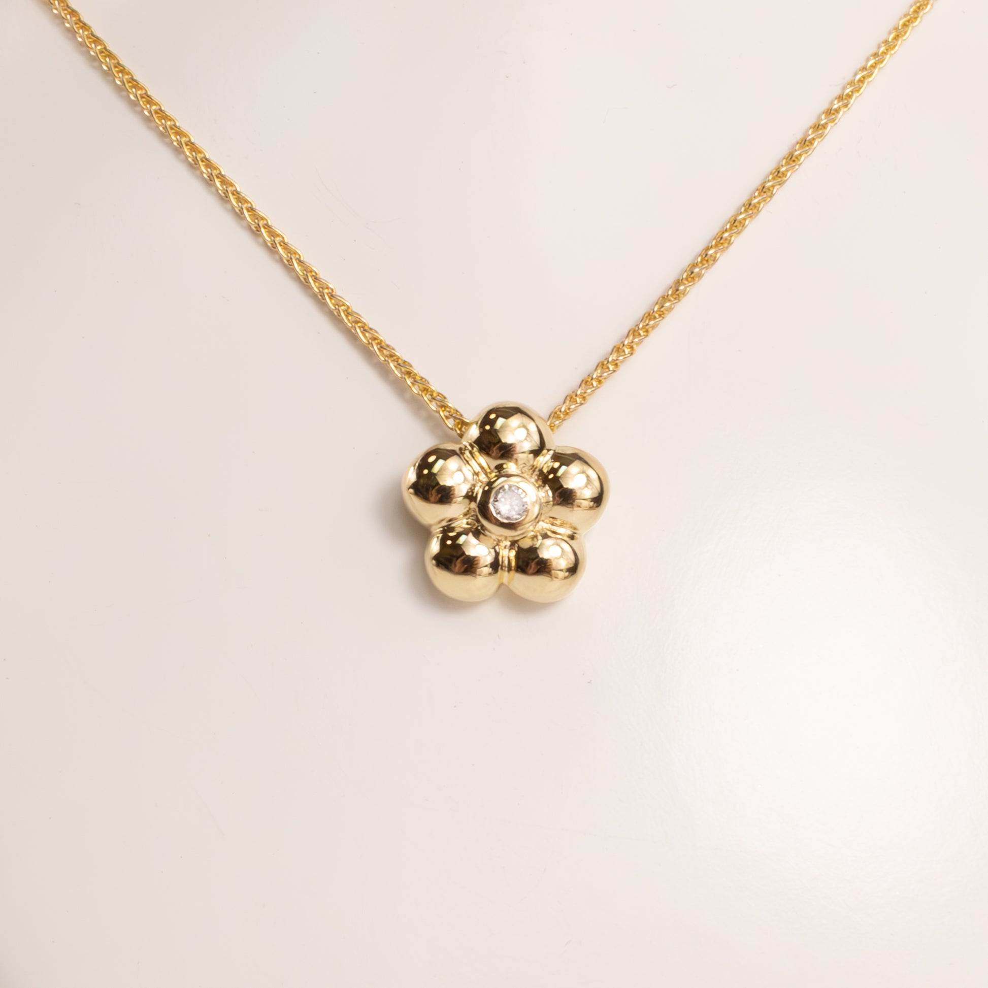 14KYG Diamond Puffy Flower Necklace