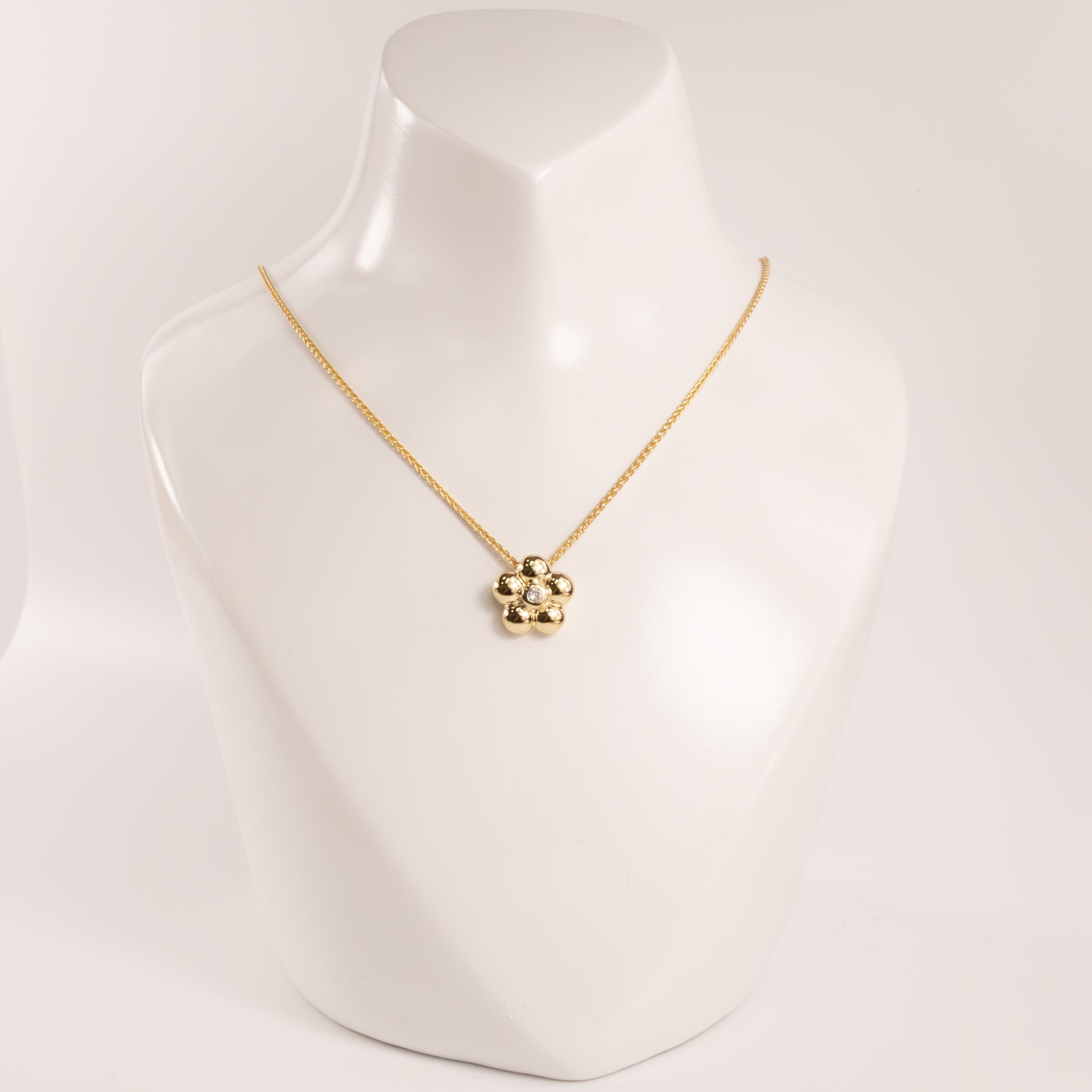 14KYG Diamond Puffy Flower Necklace