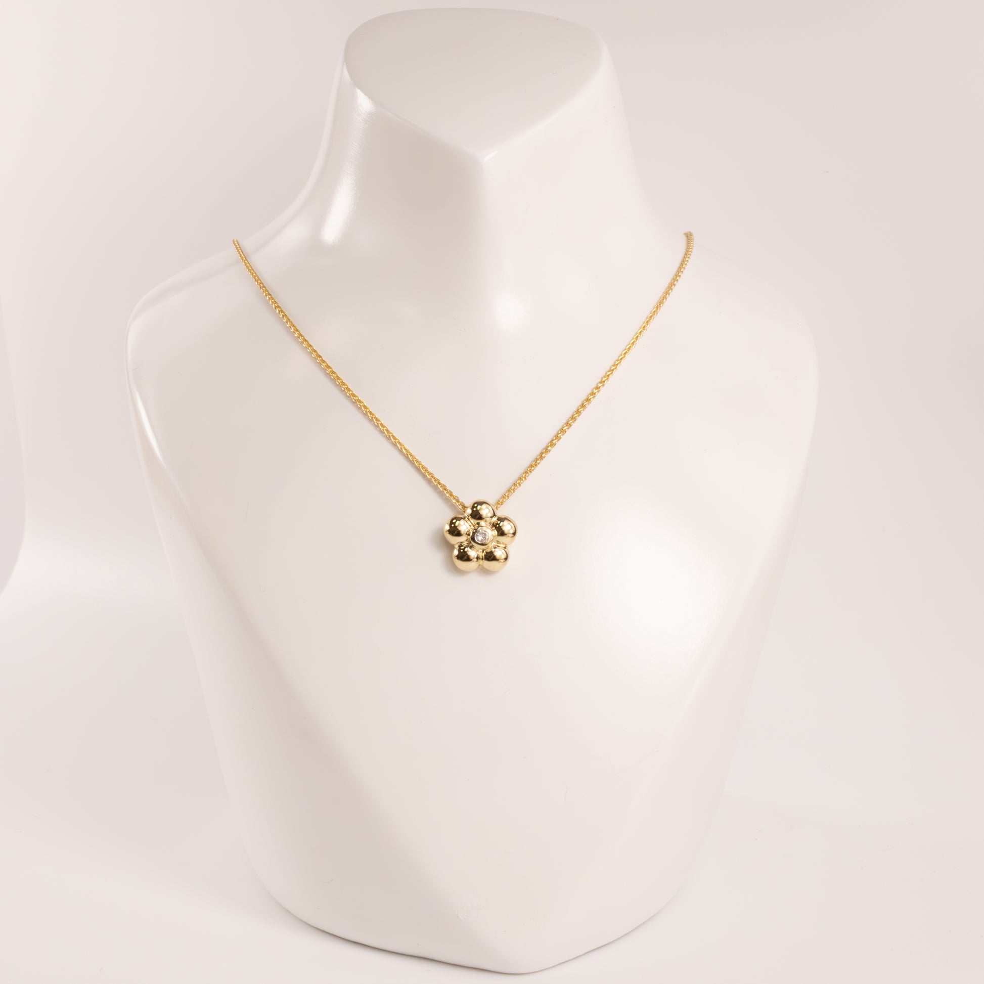 14KYG Diamond Puffy Flower Necklace