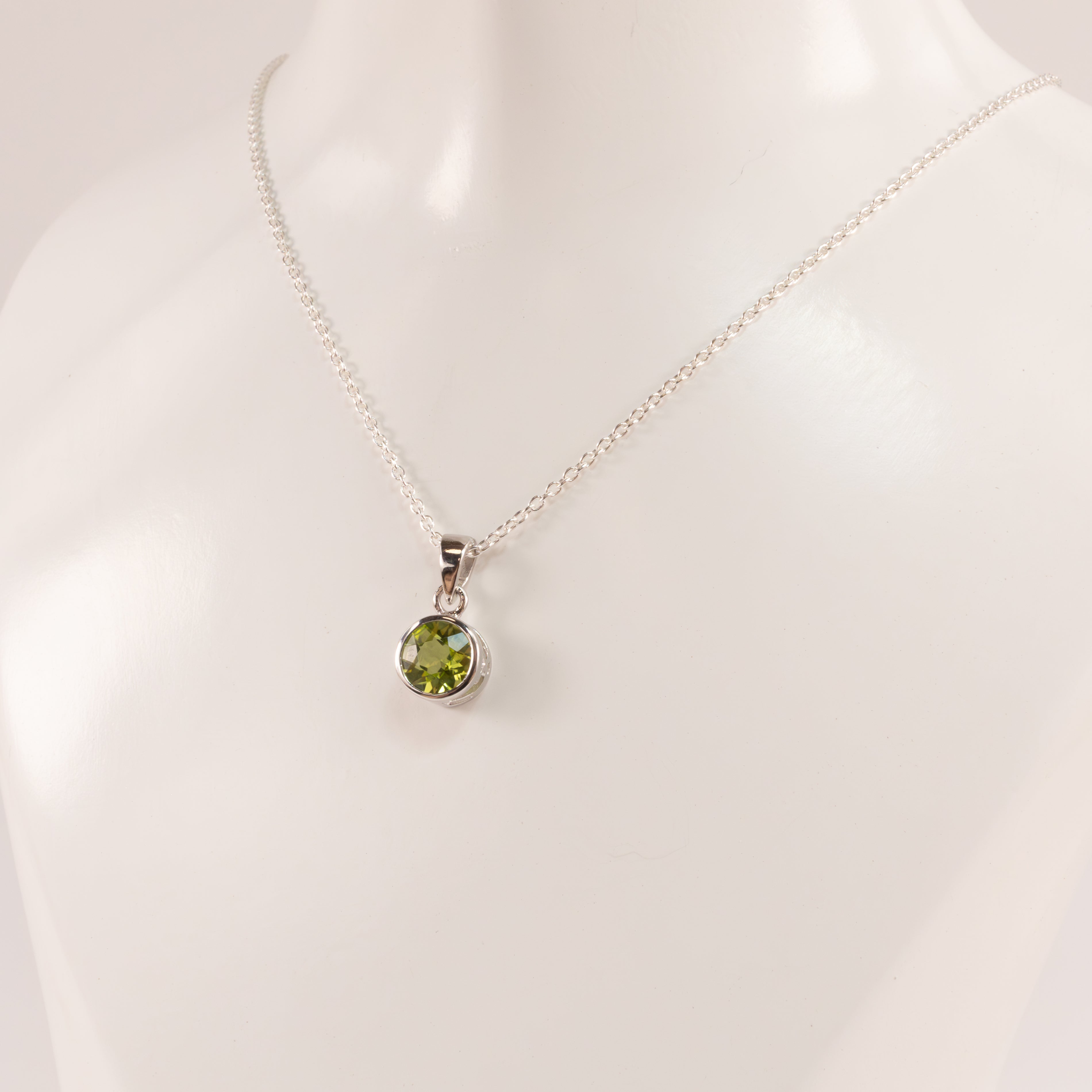 Sterling Silver Peridot Round Bezel Set Necklace