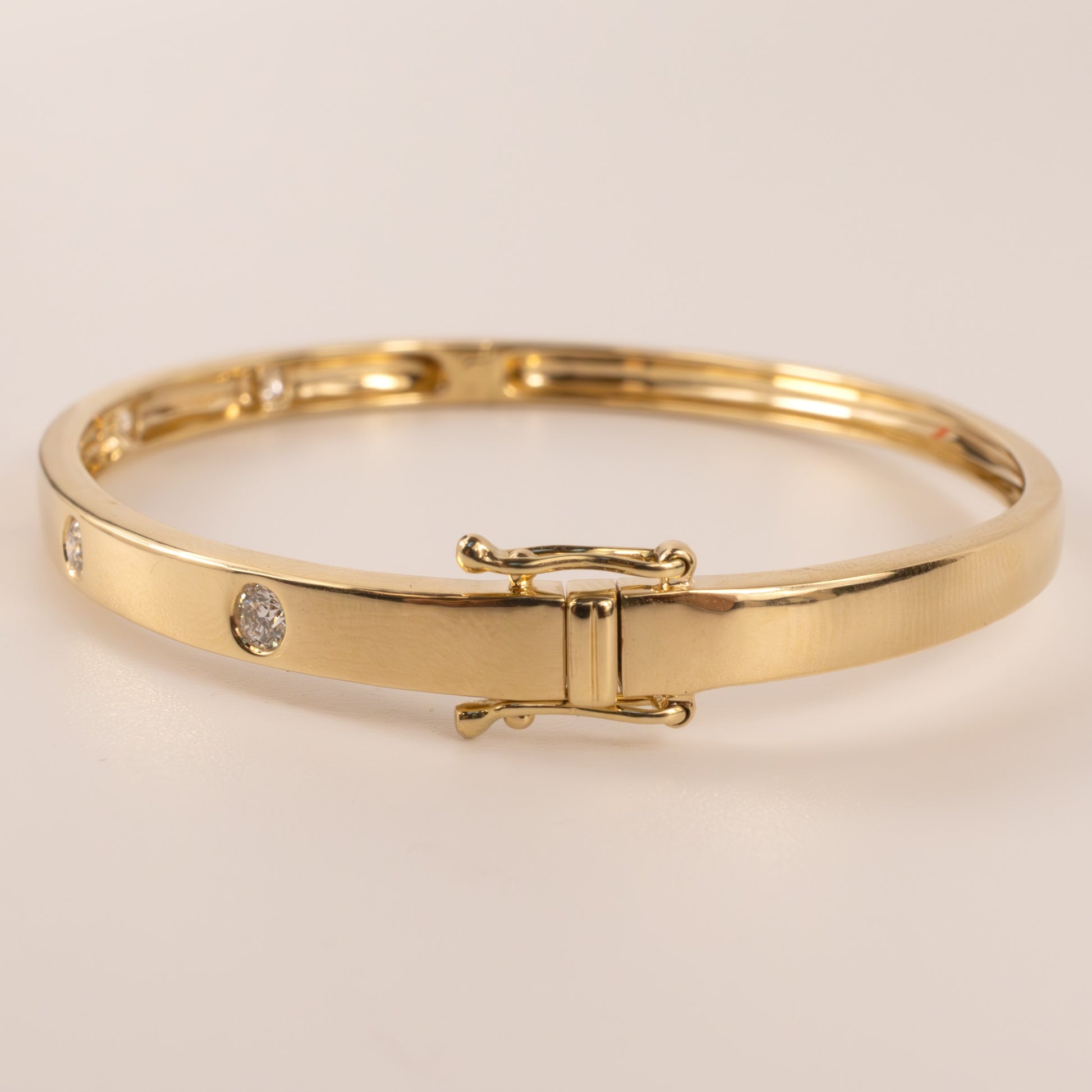 14KYG Diamond Flush Set Hinged Bangle Bracelet