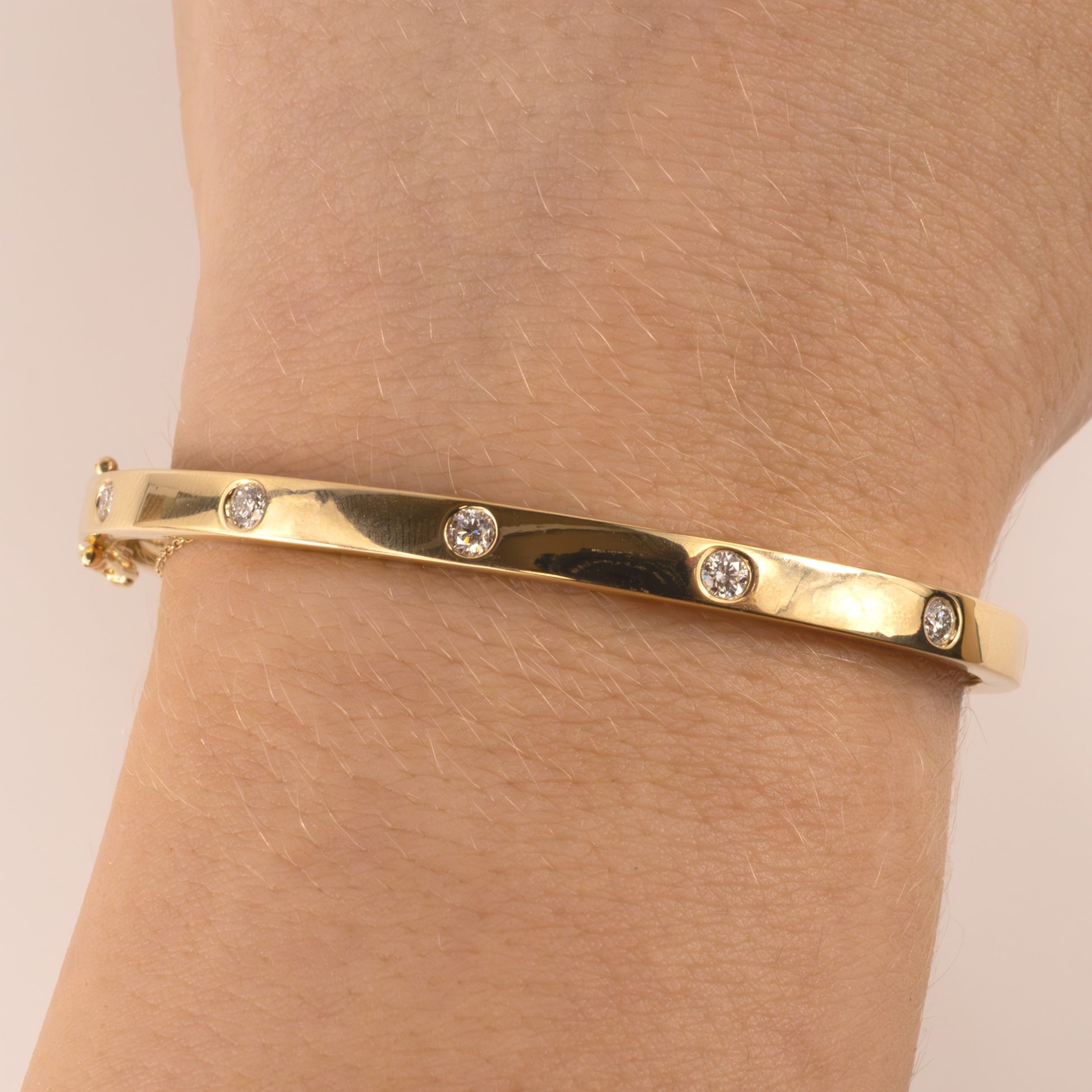 14KYG Diamond Flush Set Hinged Bangle Bracelet