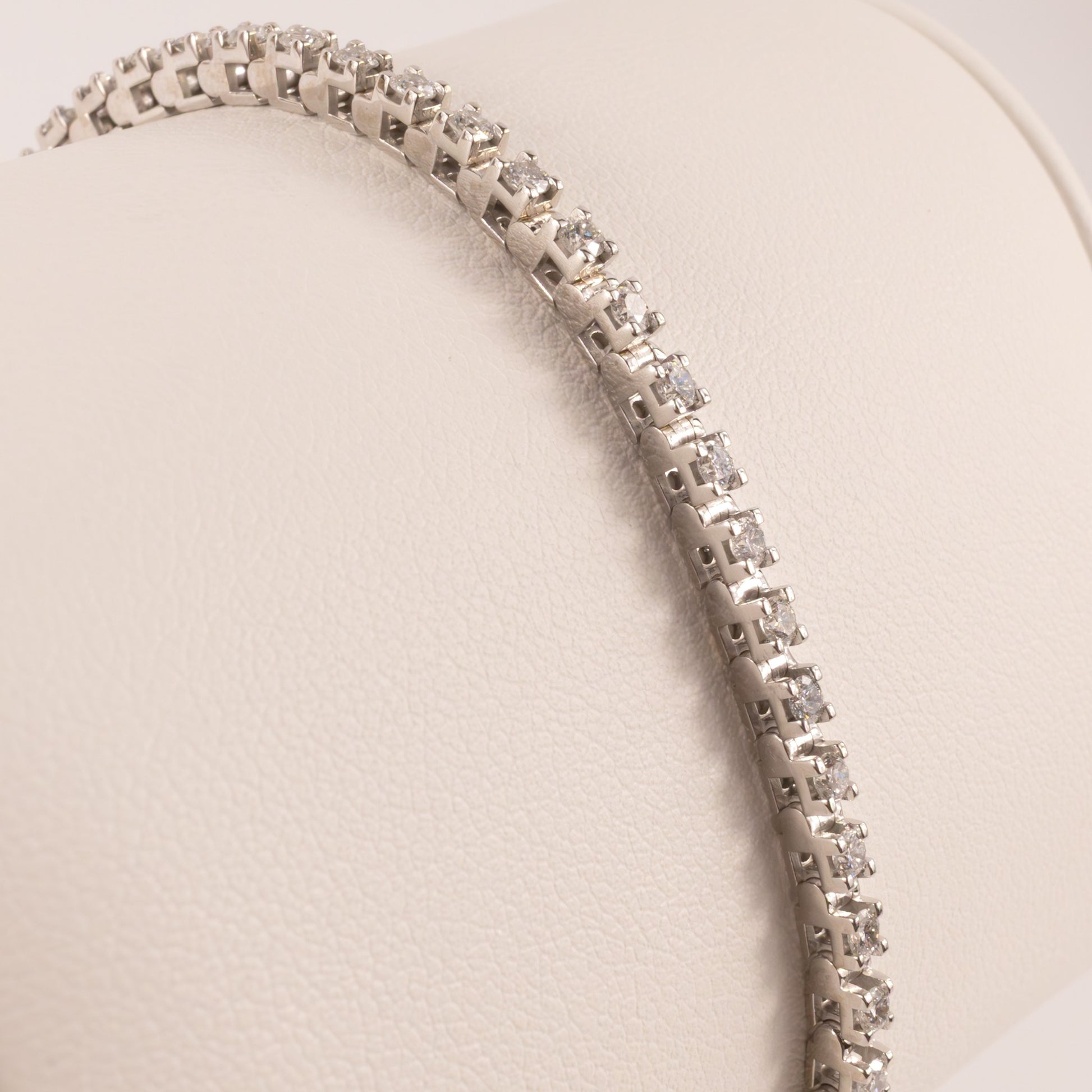 14KWG Diamond 1.60cttw Tennis Bracelet